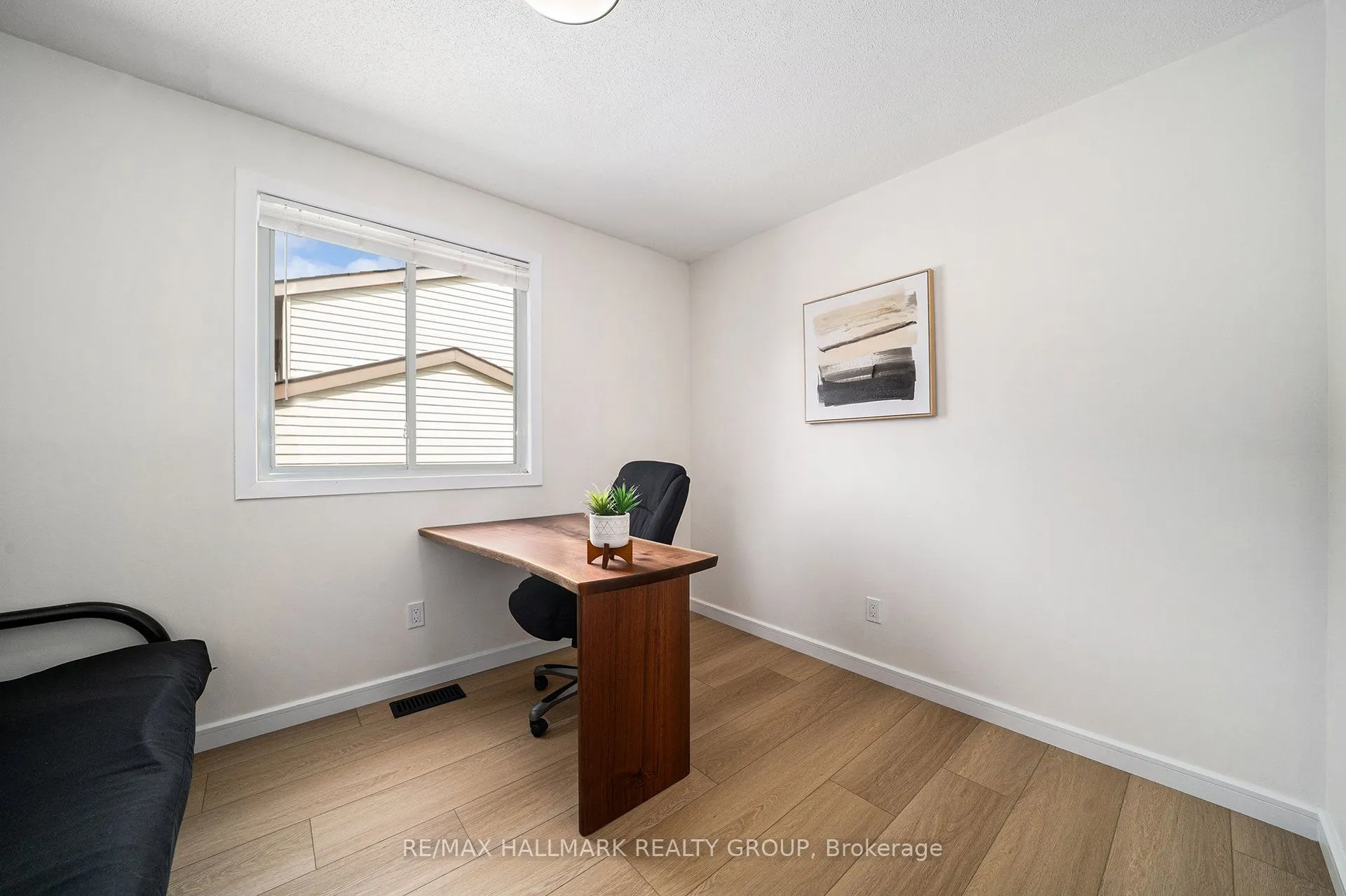 26 Aldgate Crescent