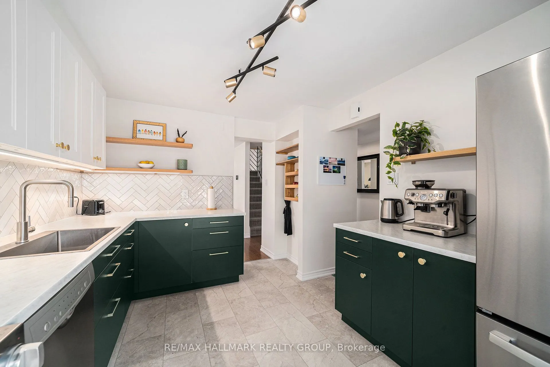 26 Aldgate Crescent