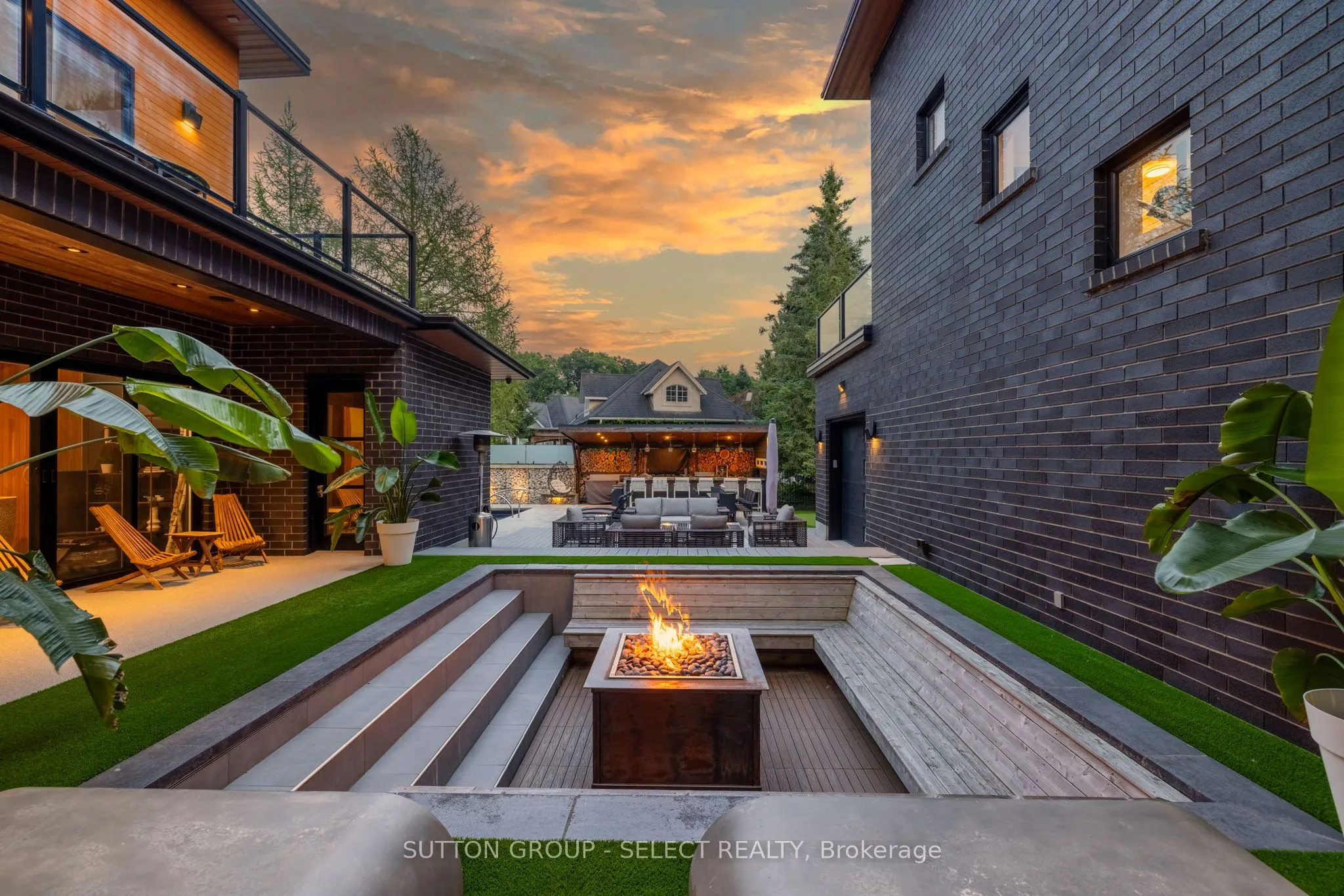 9385 ELVIAGE Drive
