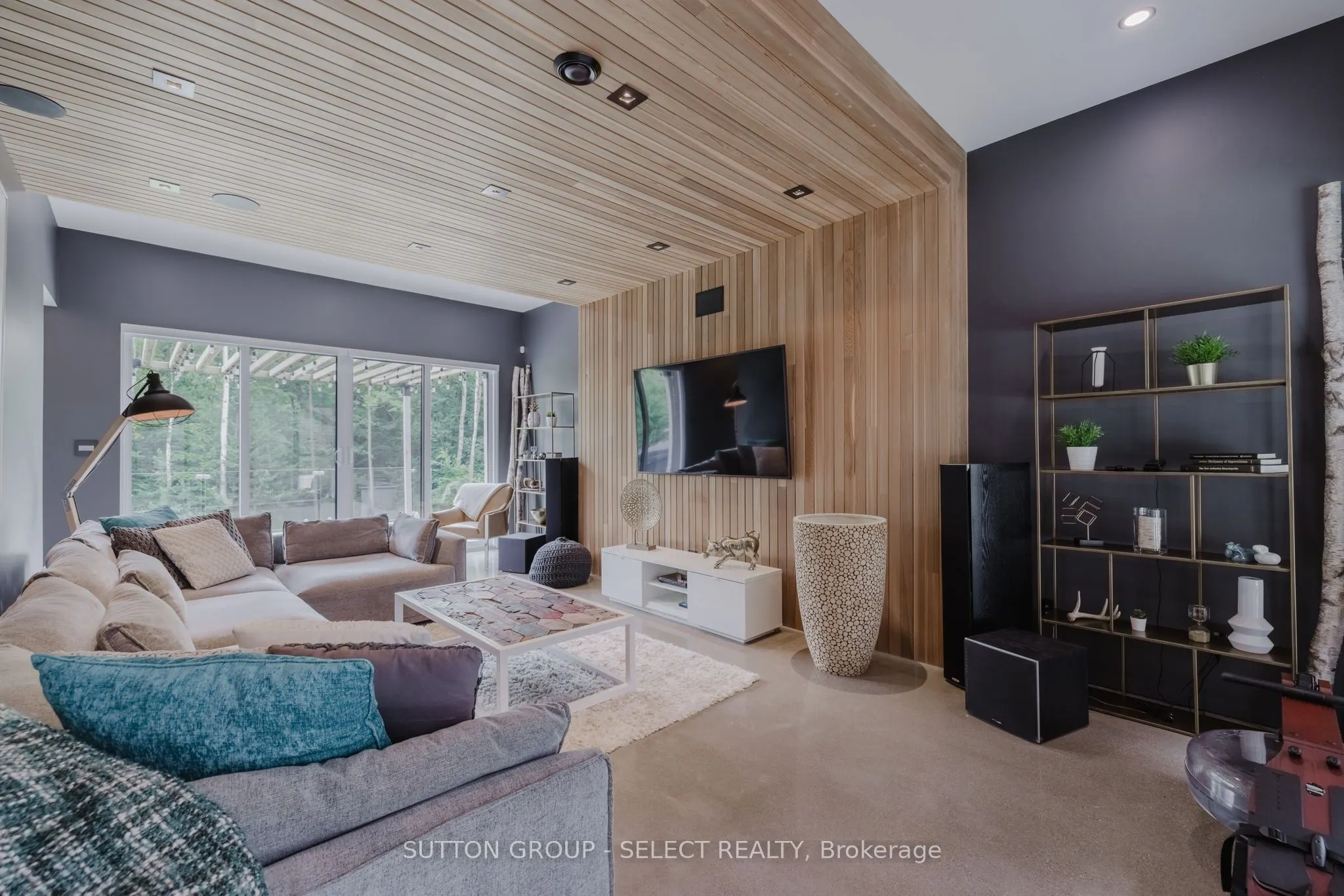 9385 ELVIAGE Drive
