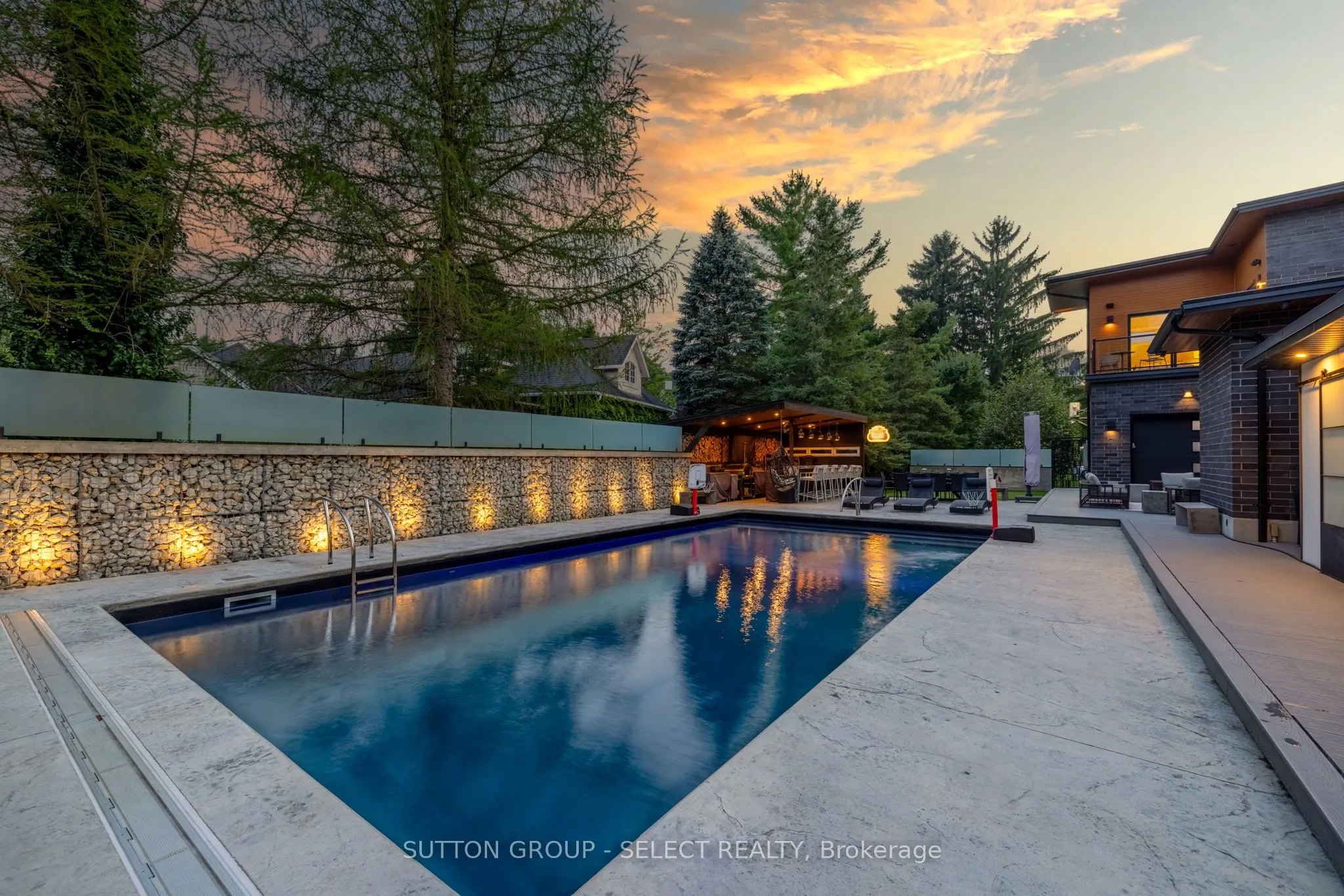 9385 ELVIAGE Drive