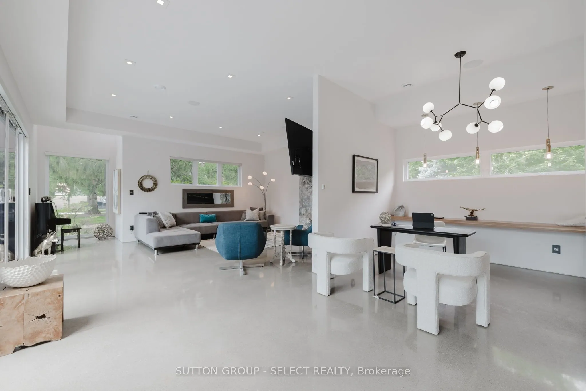 9385 ELVIAGE Drive