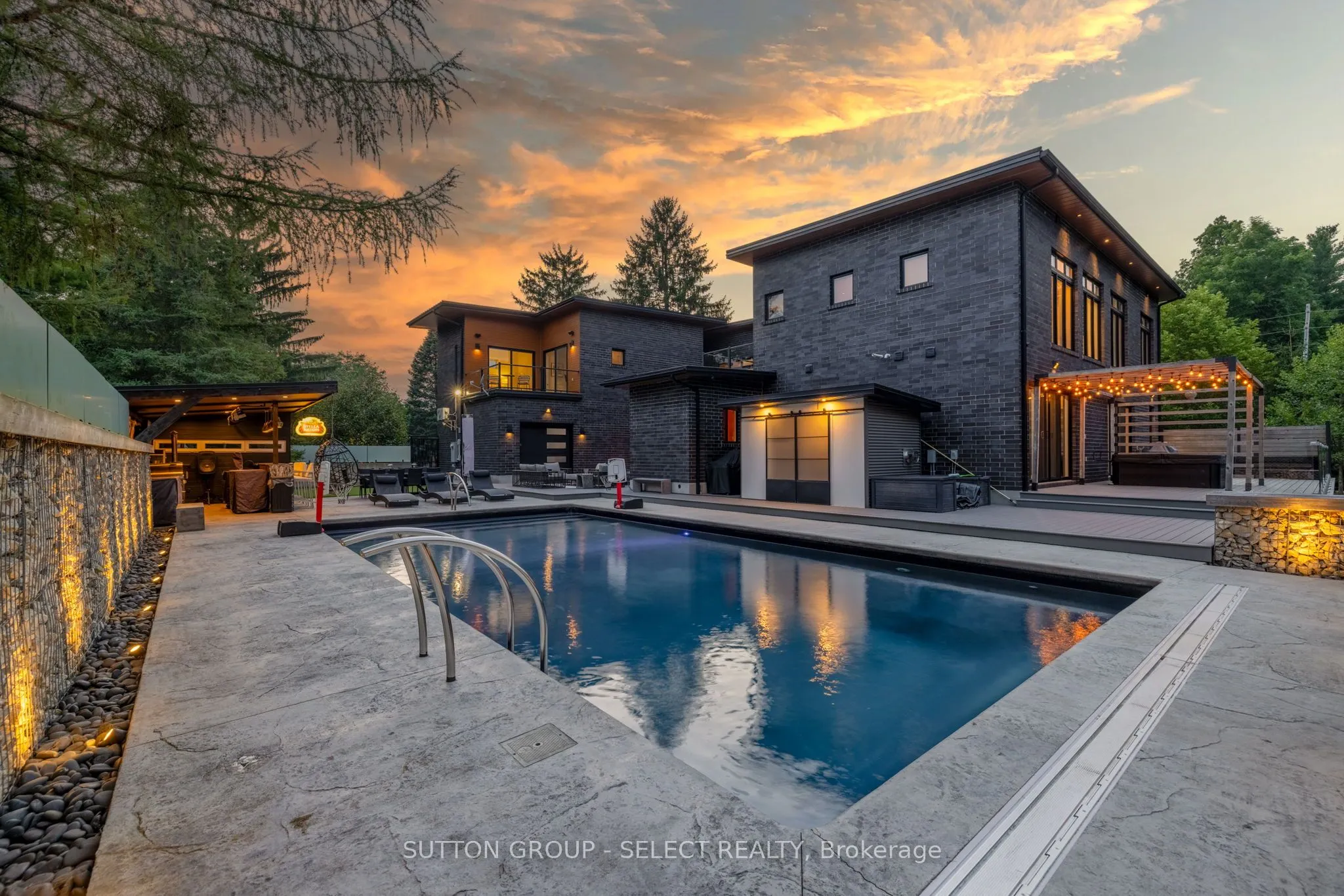 9385 ELVIAGE Drive