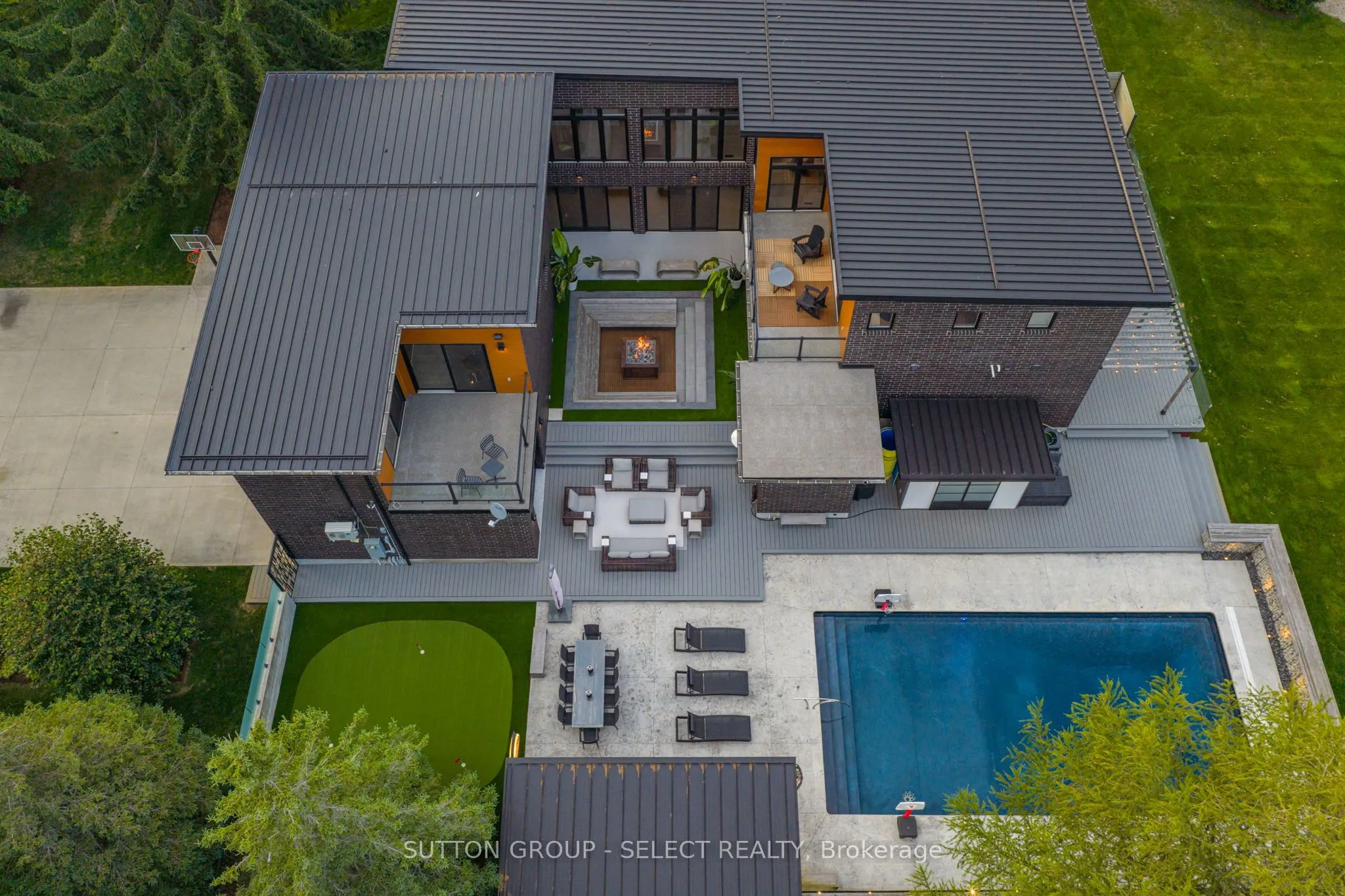9385 ELVIAGE Drive