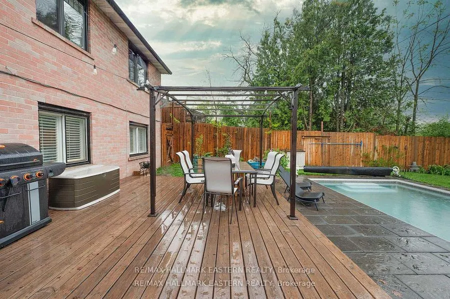 97 Peacock Boulevard
