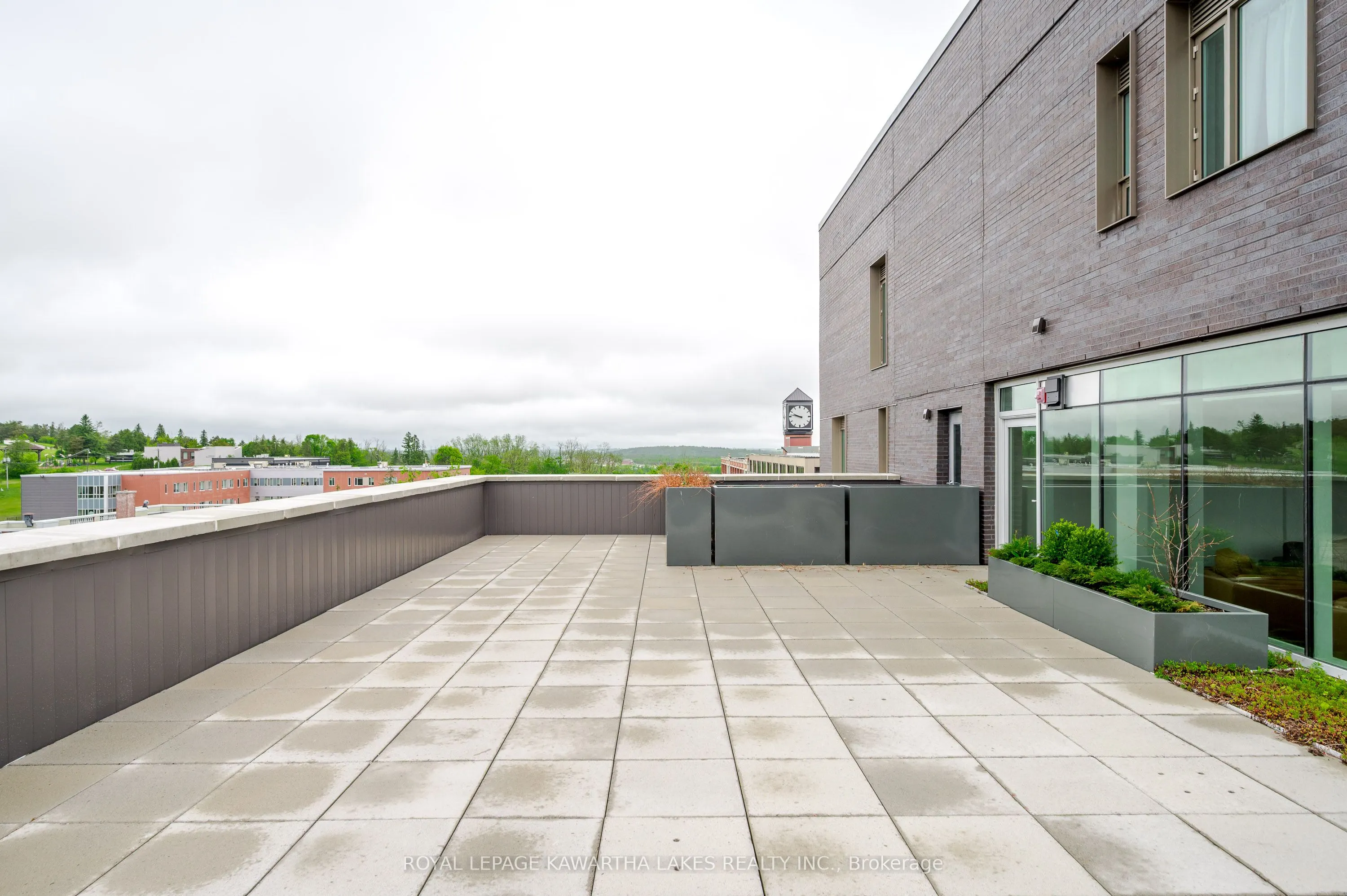 195 HUNTER Street E, #404