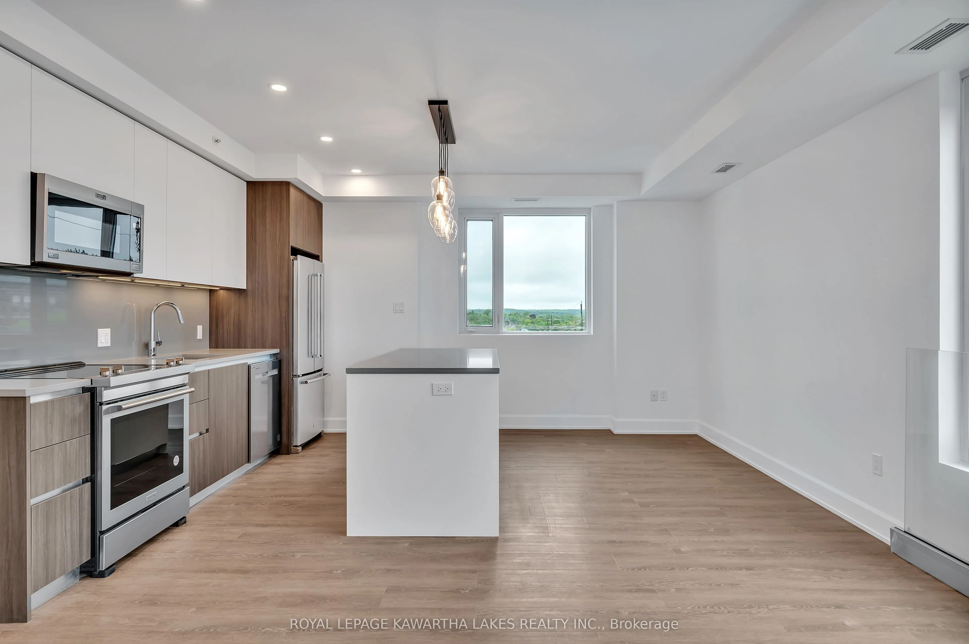 195 HUNTER Street E, #404