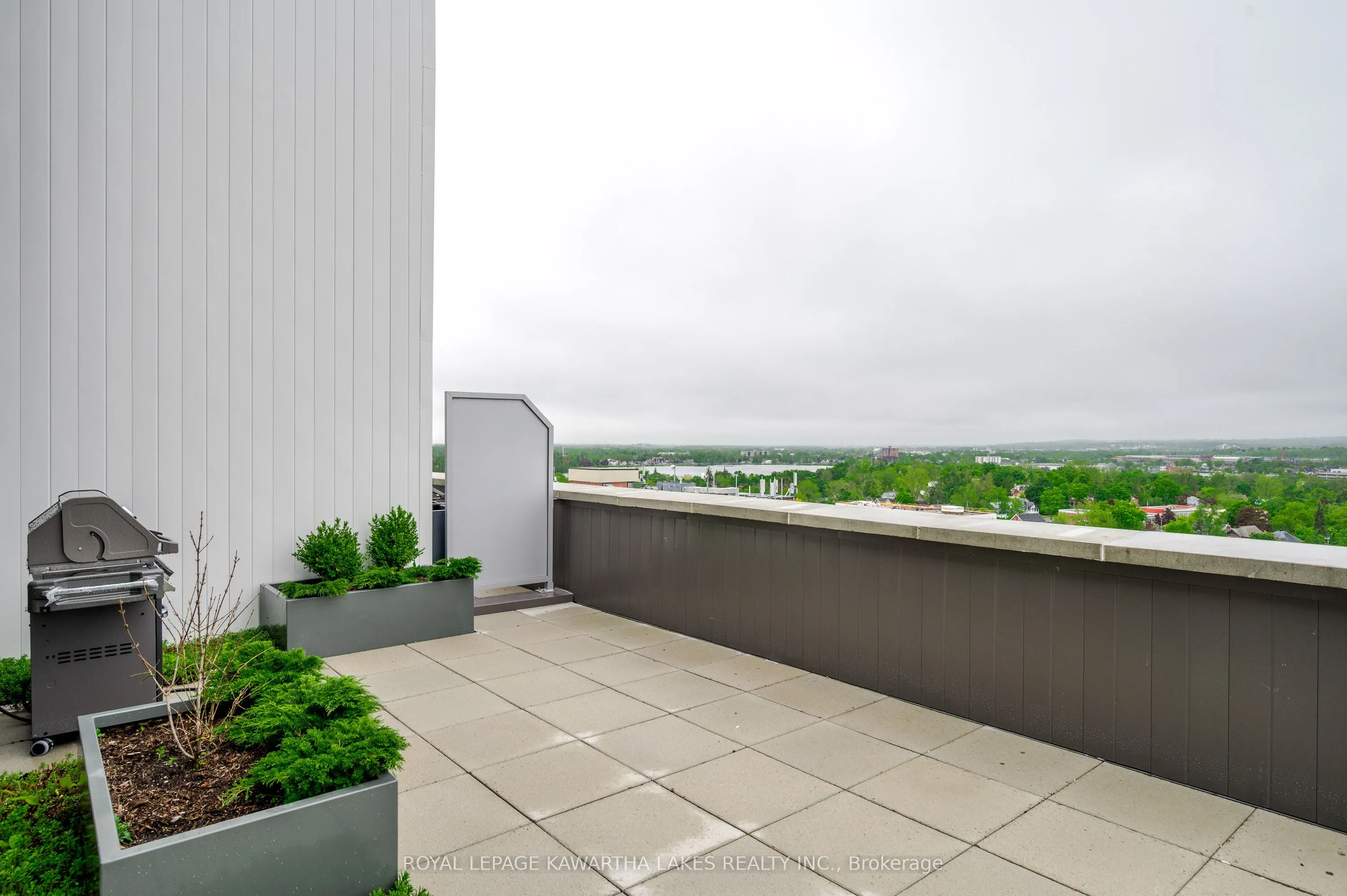 195 HUNTER Street E, #404