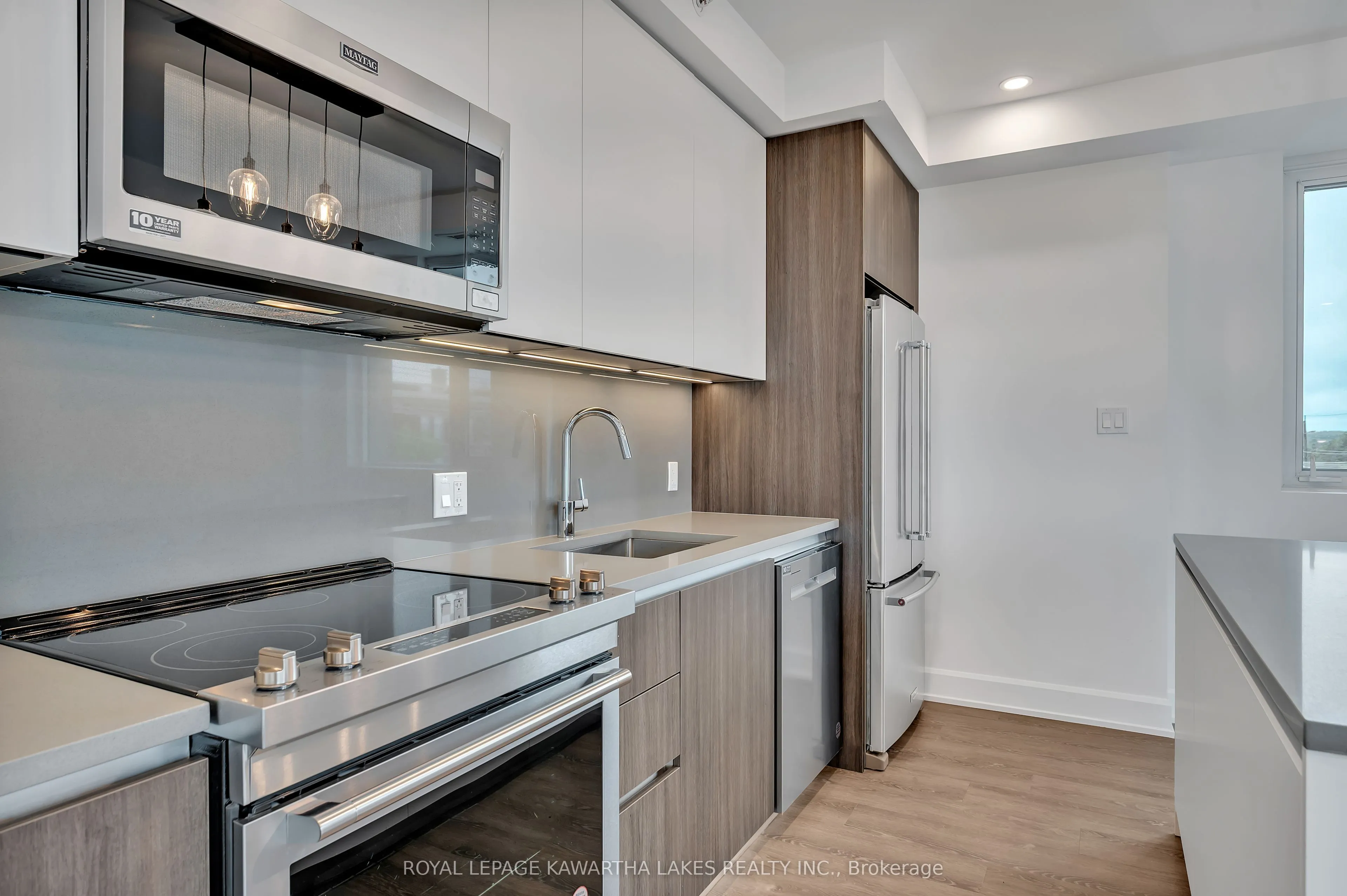 195 HUNTER Street E, #404