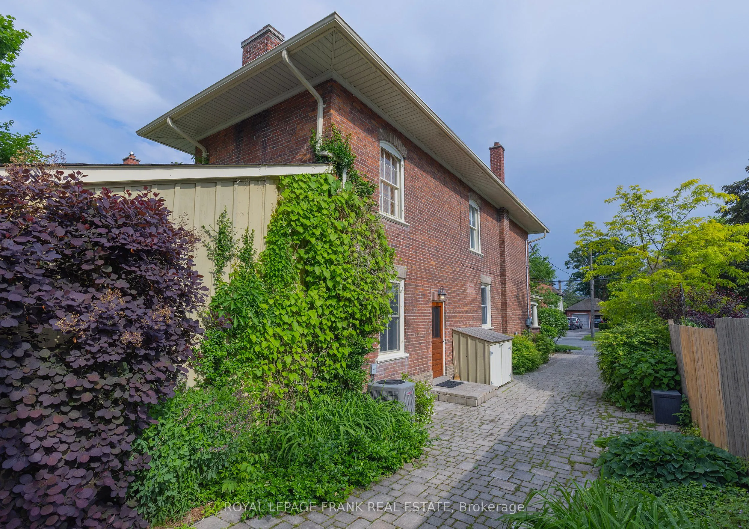 454 Weller Street