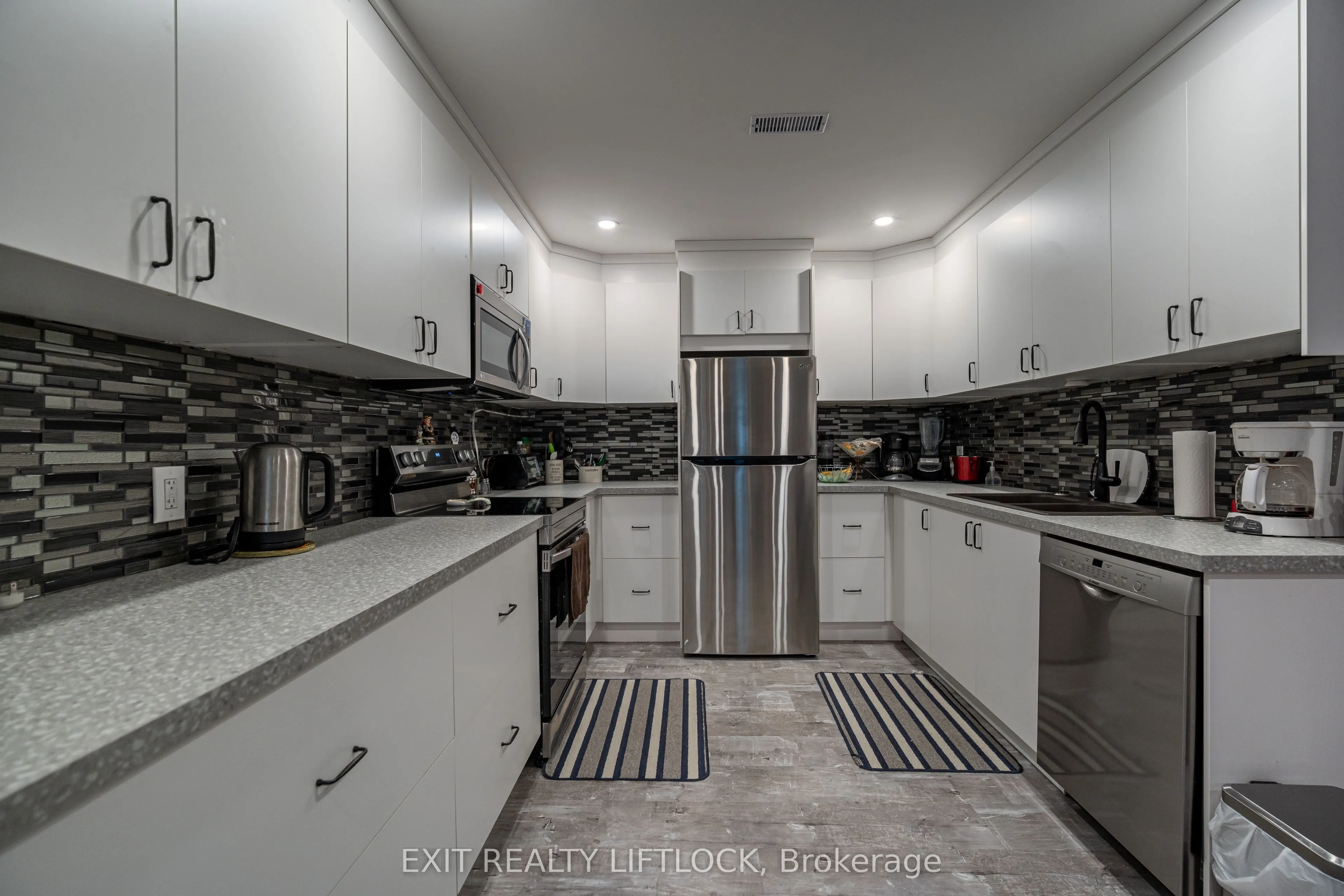 399 Lakeshore Road