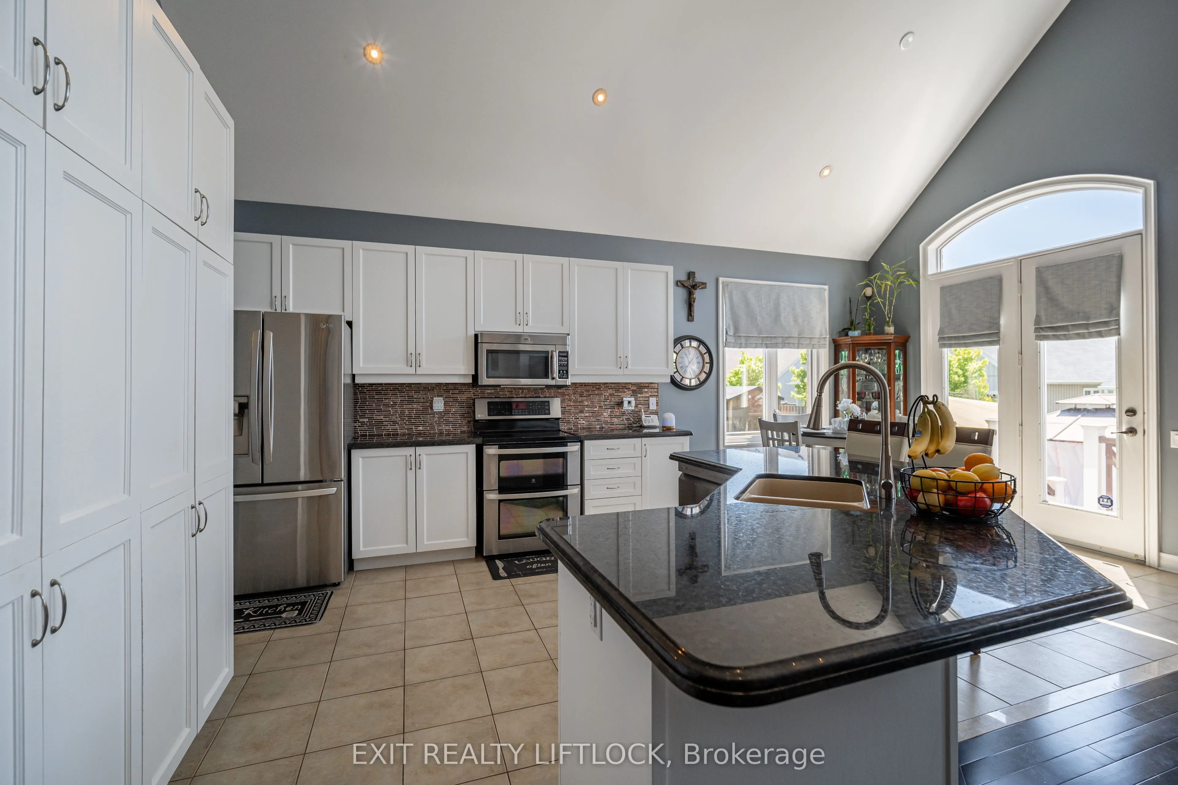 399 Lakeshore Road