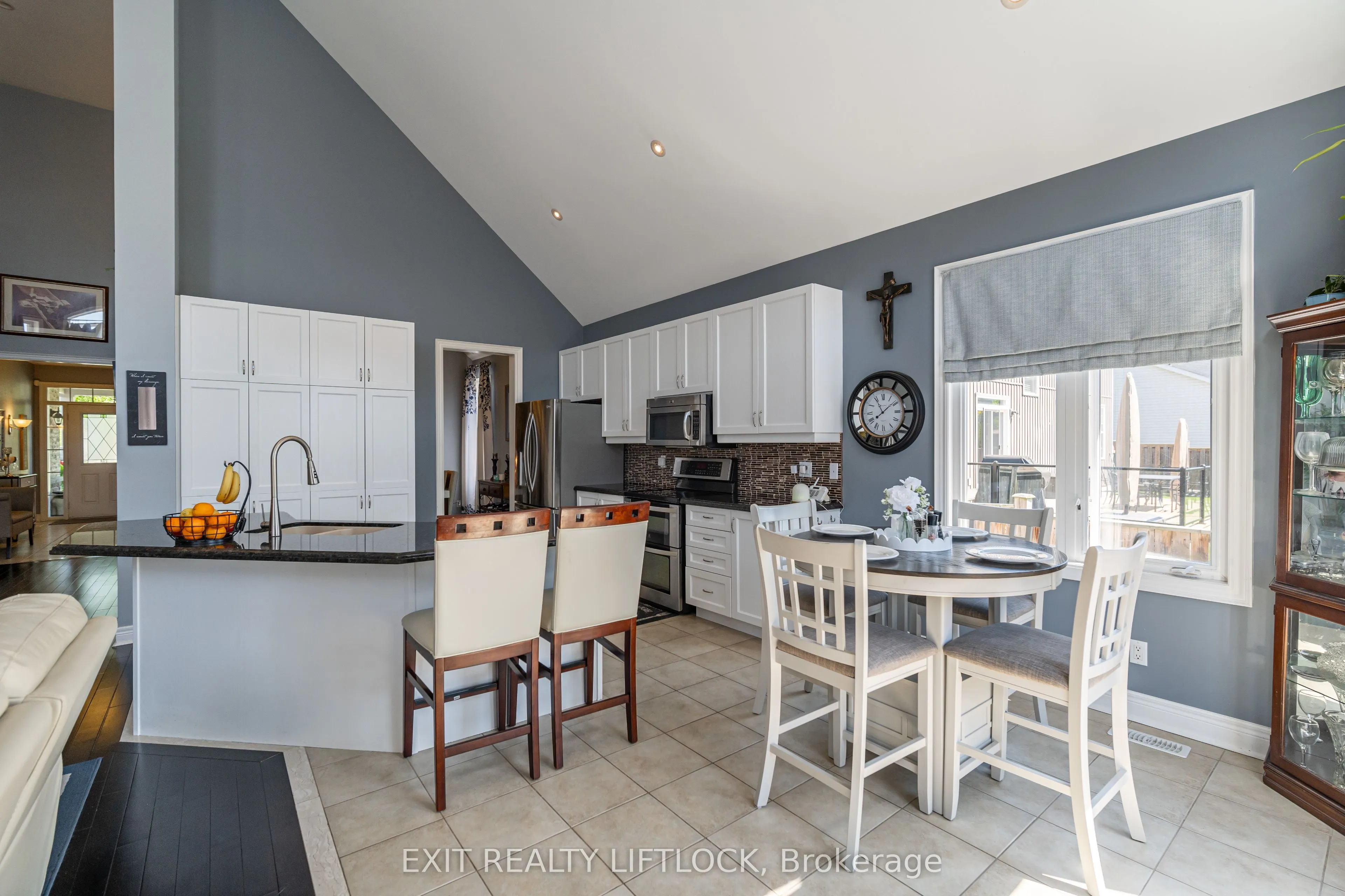 399 Lakeshore Road