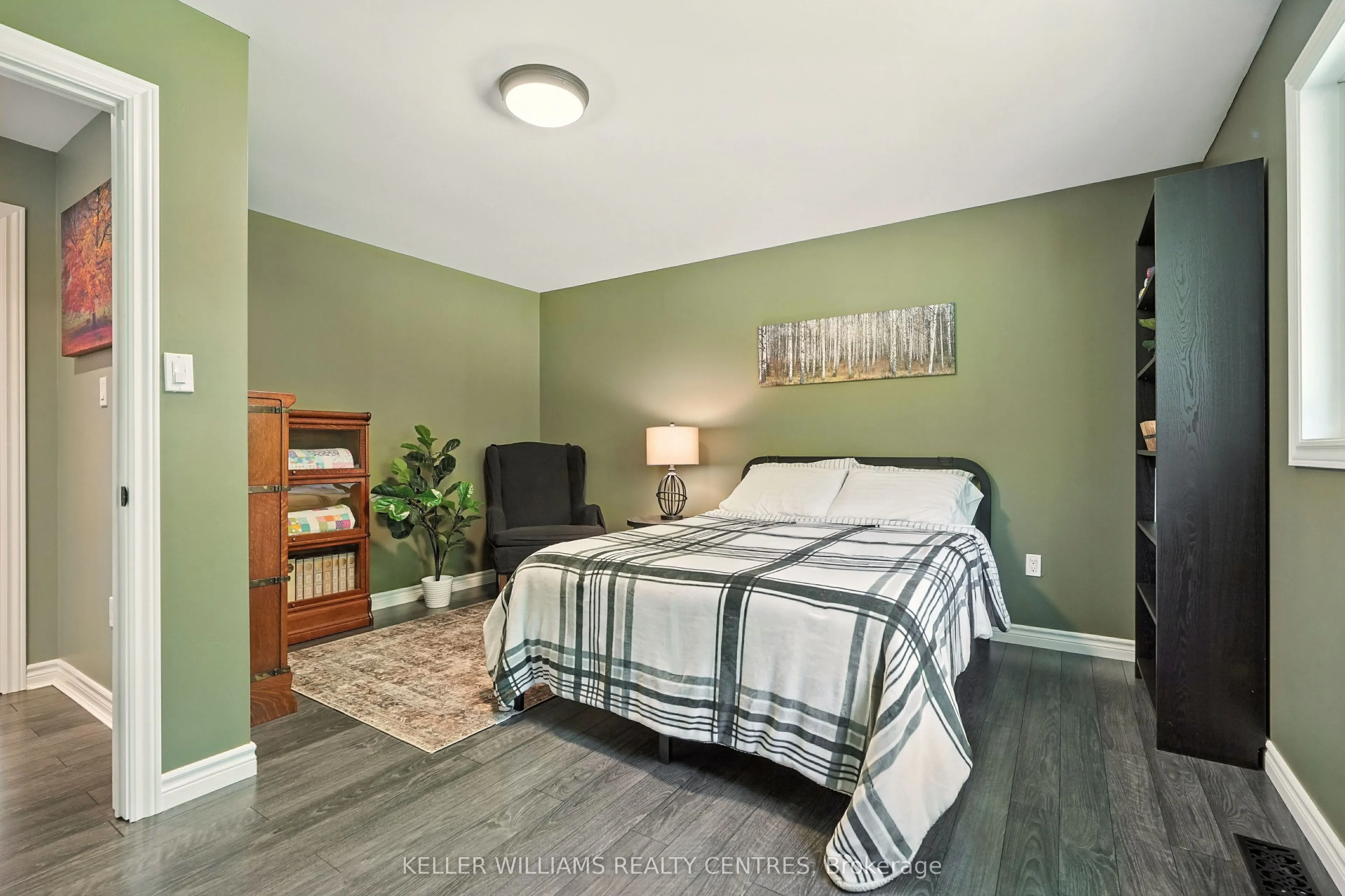 96 Lindgren Road E
