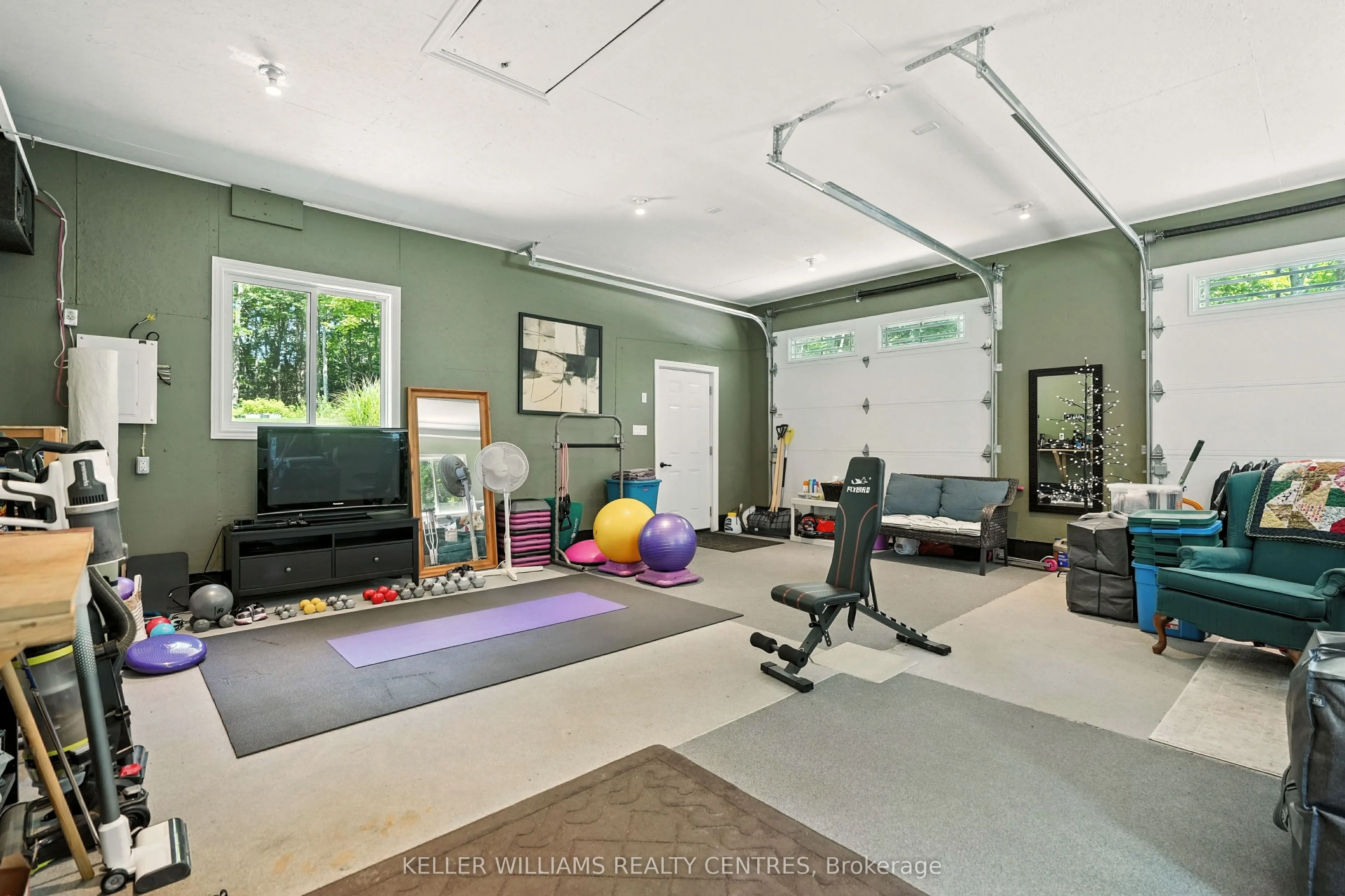 96 Lindgren Road E