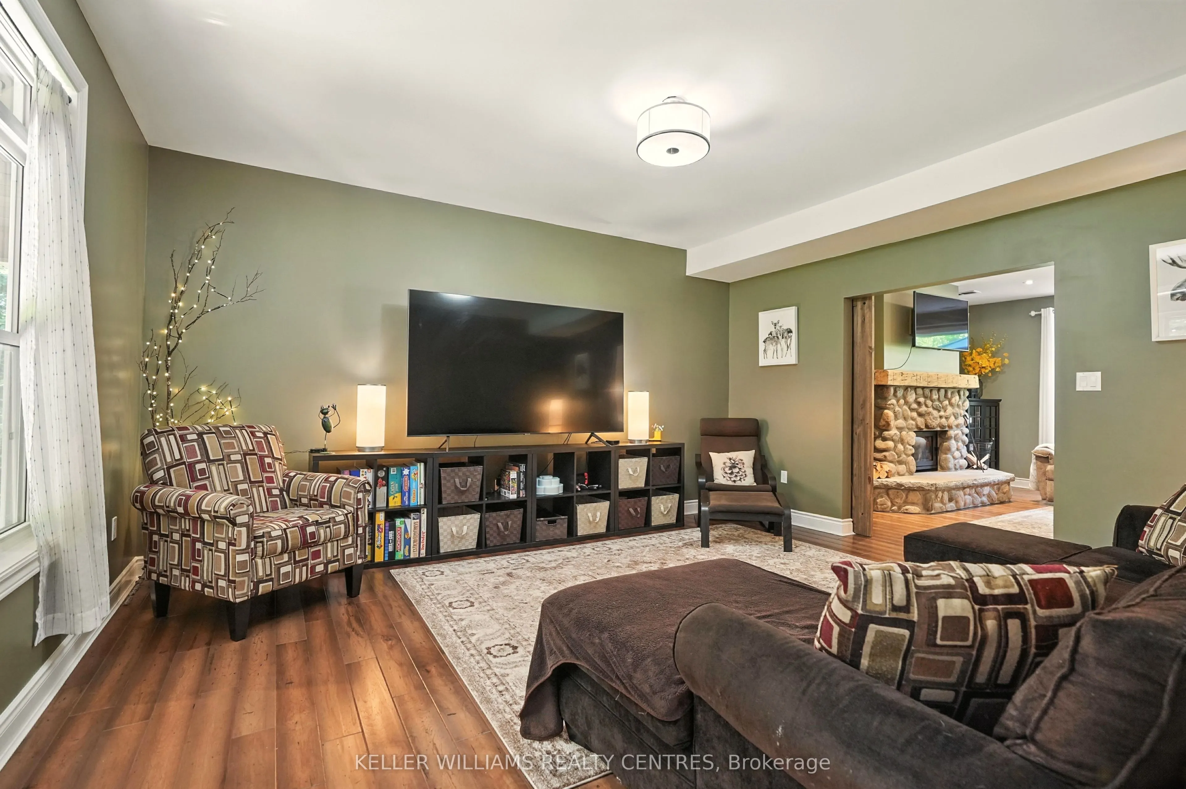 96 Lindgren Road E