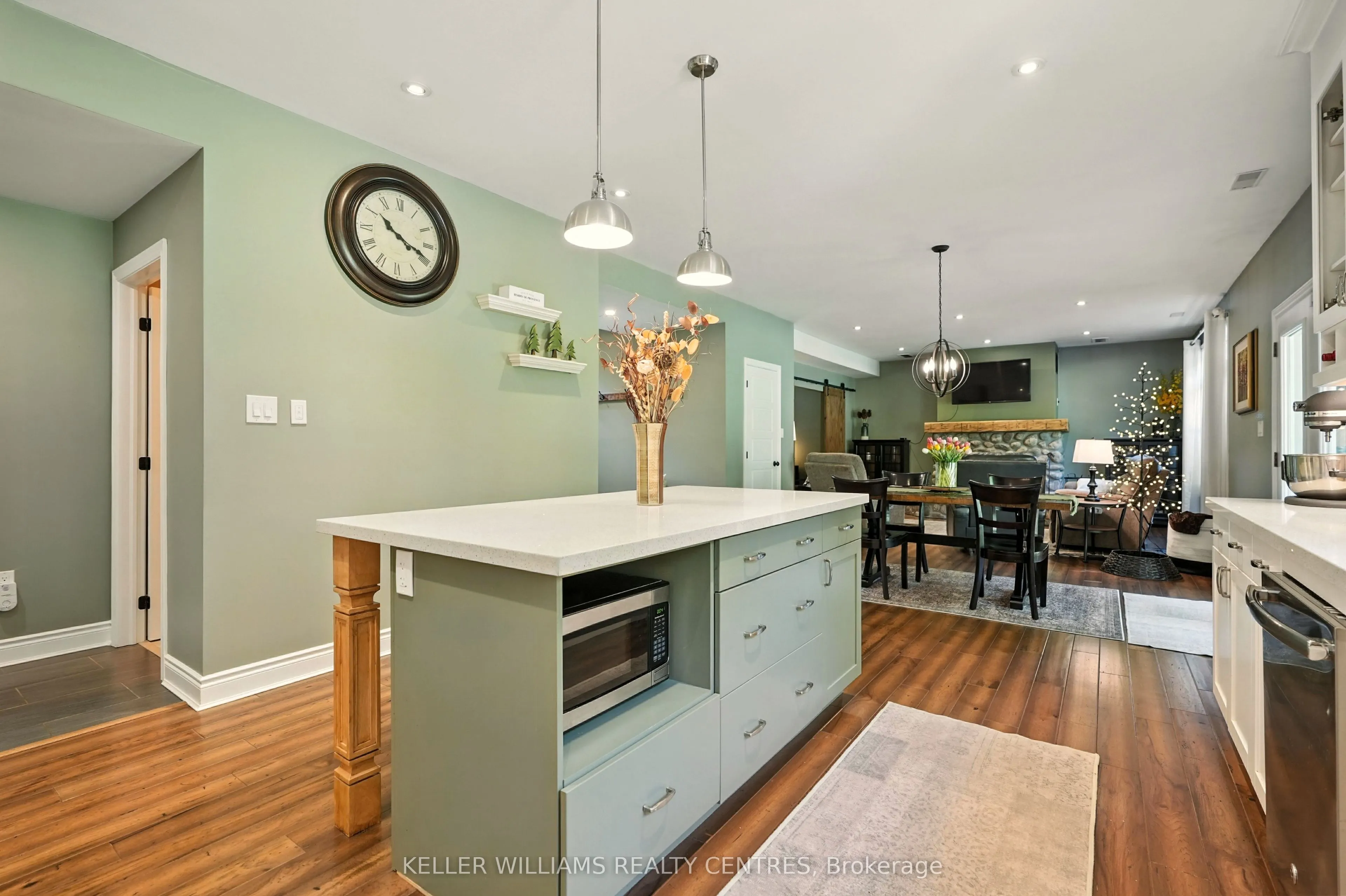 96 Lindgren Road E