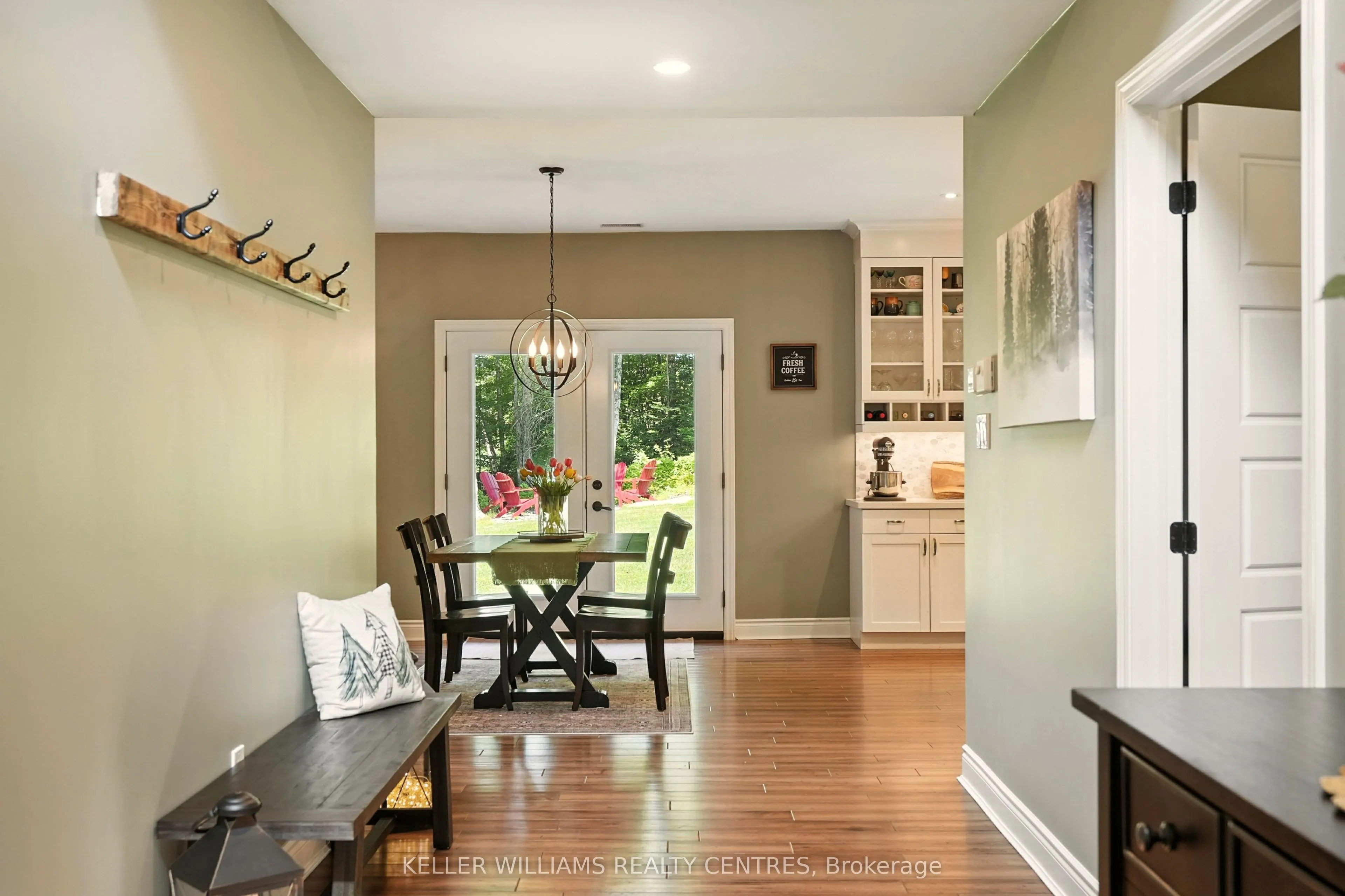 96 Lindgren Road E