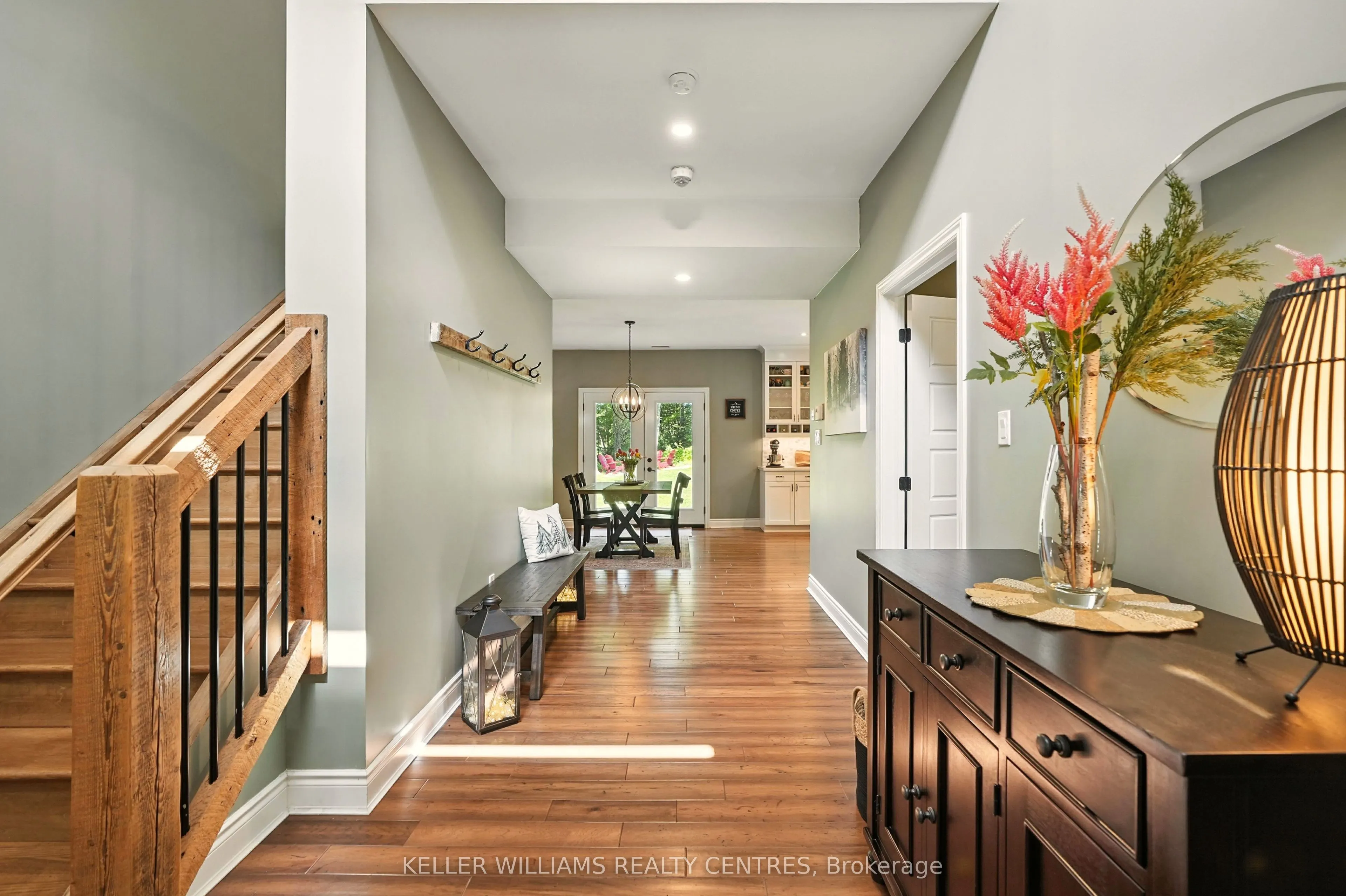 96 Lindgren Road E