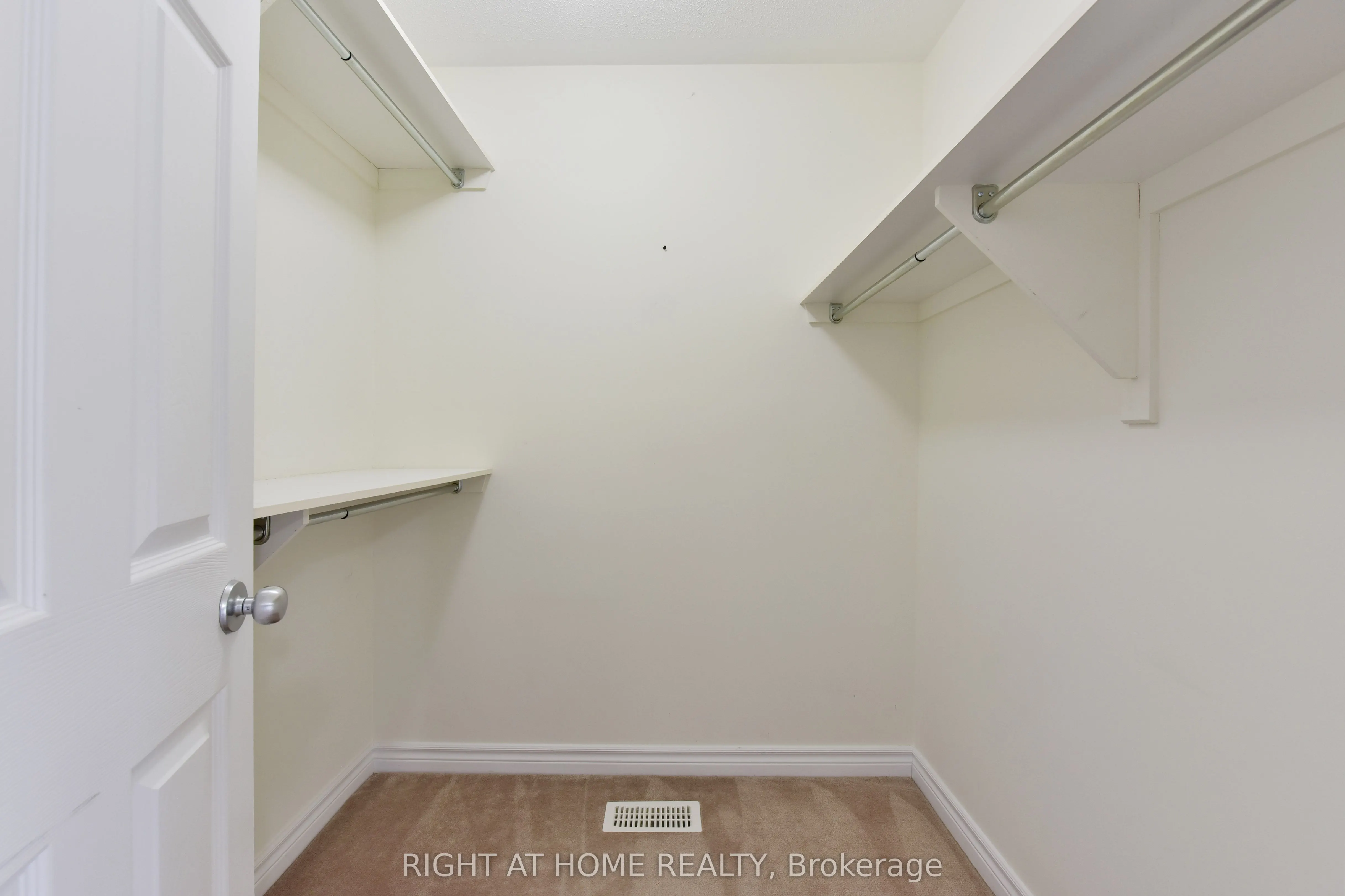 226 HUNTERBROOK Street