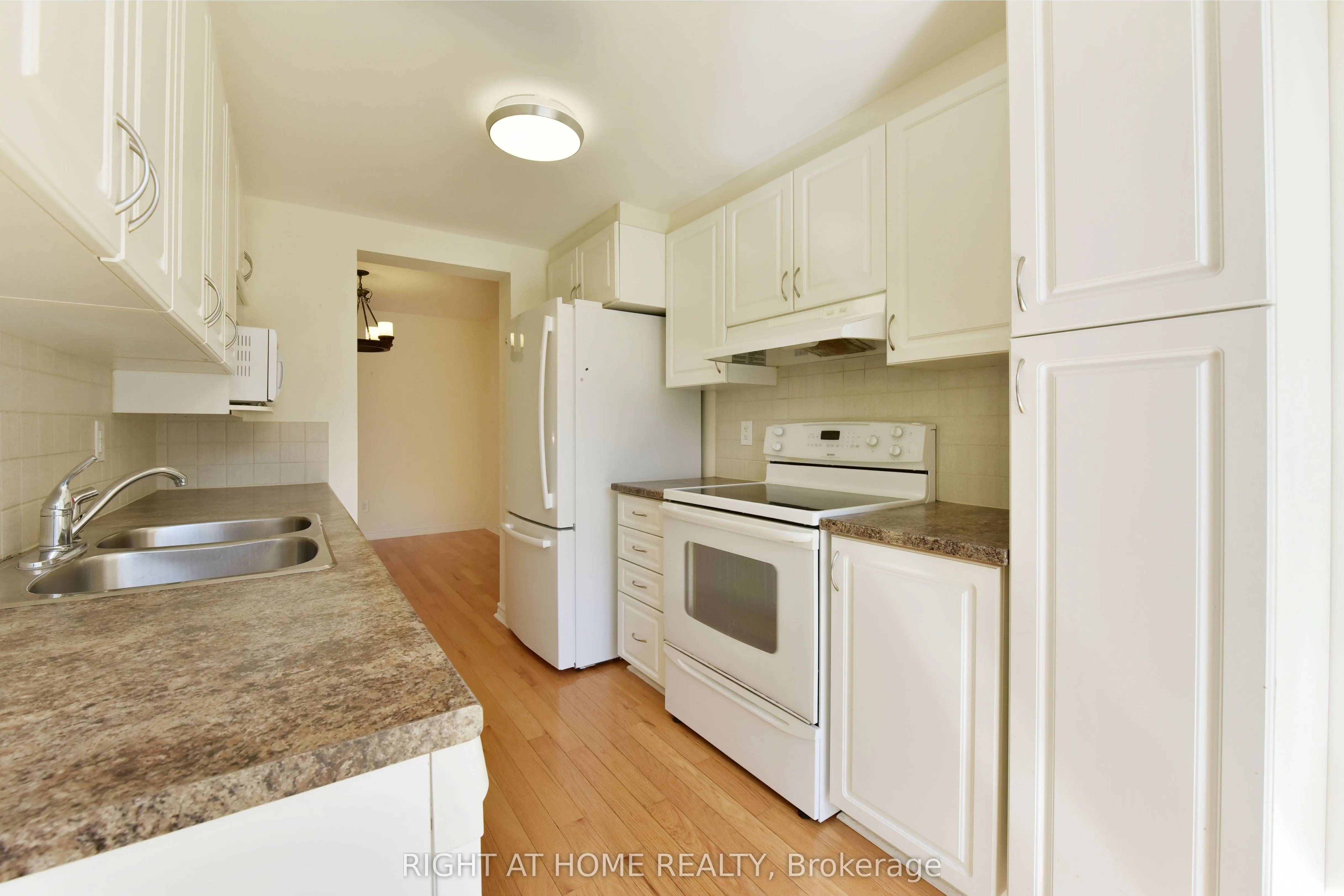 226 HUNTERBROOK Street