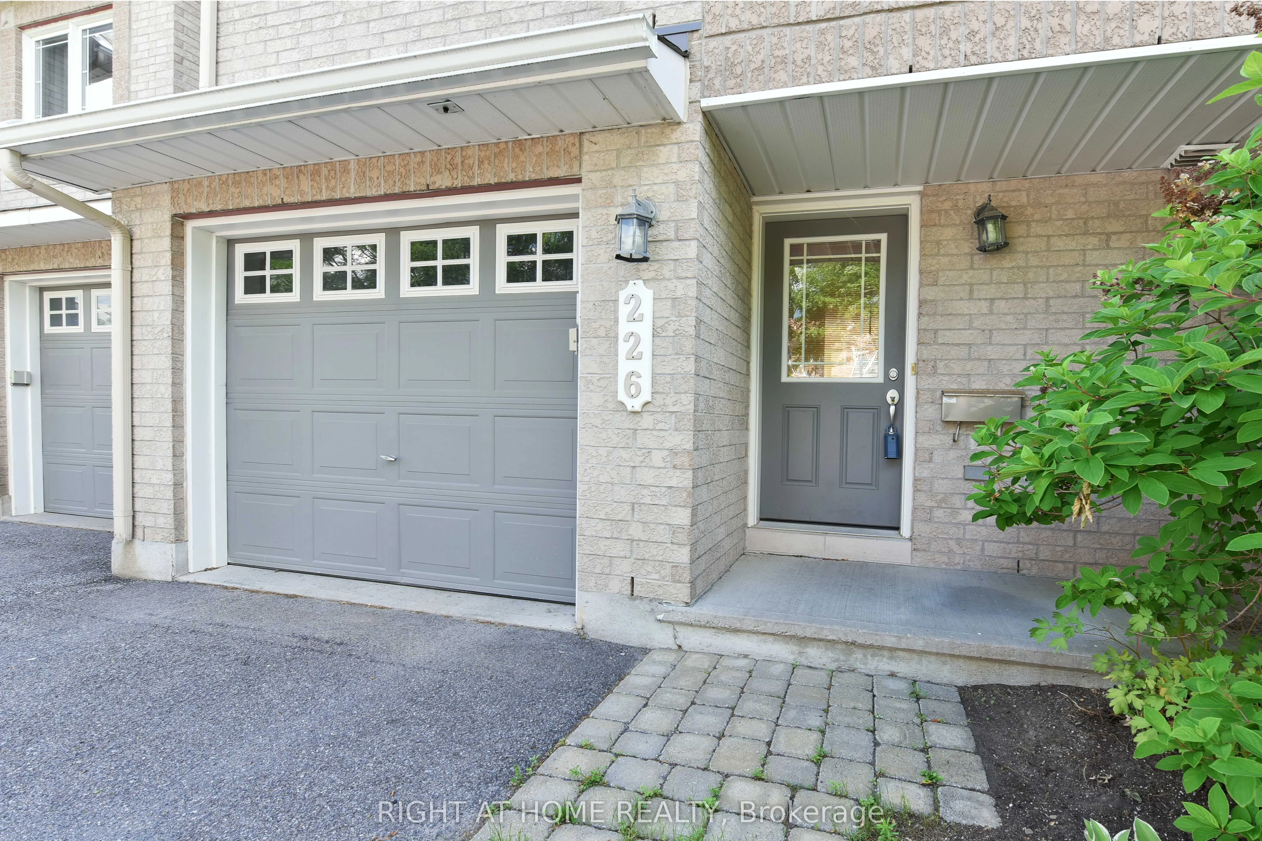 226 HUNTERBROOK Street