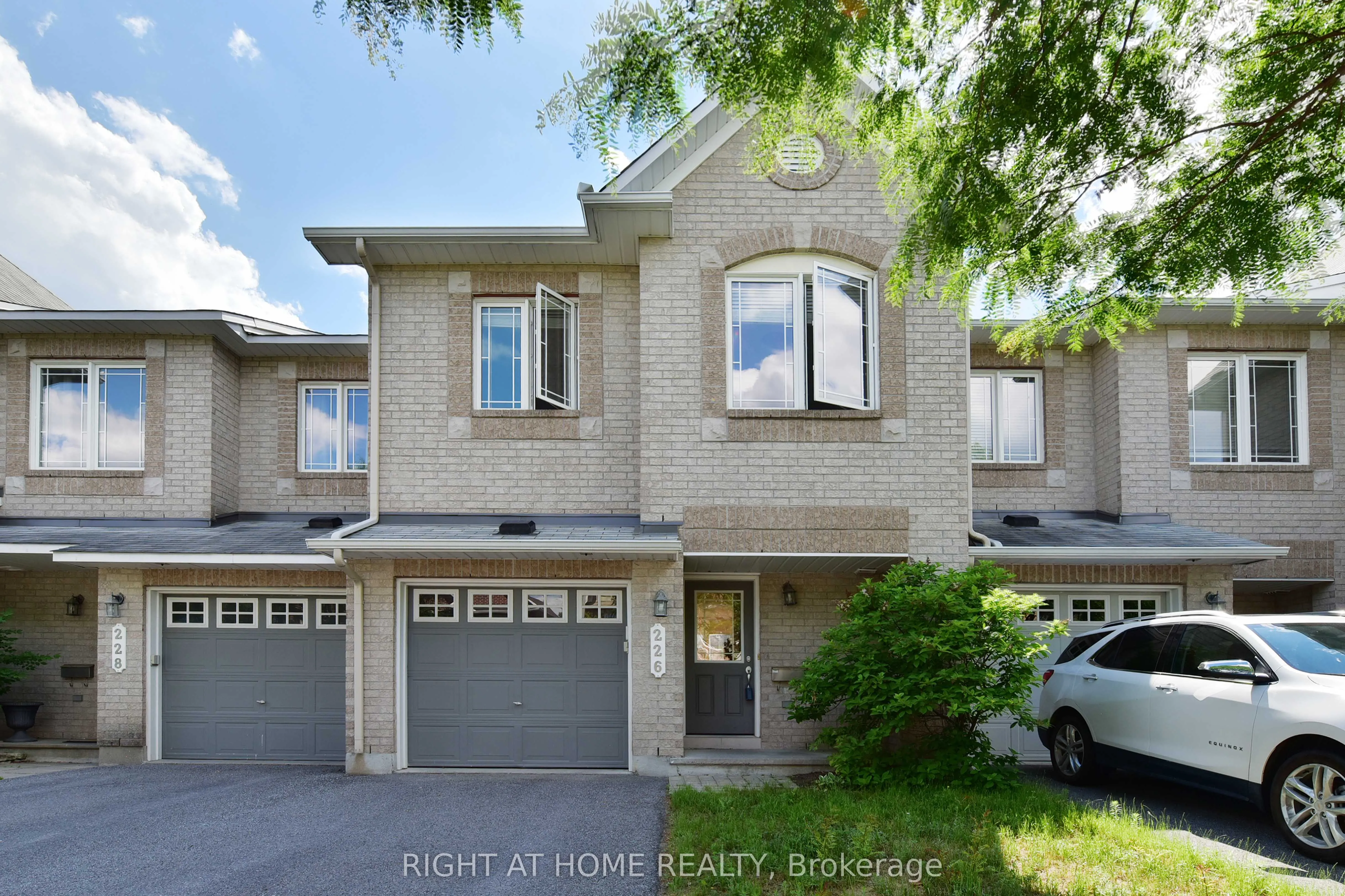 226 HUNTERBROOK Street