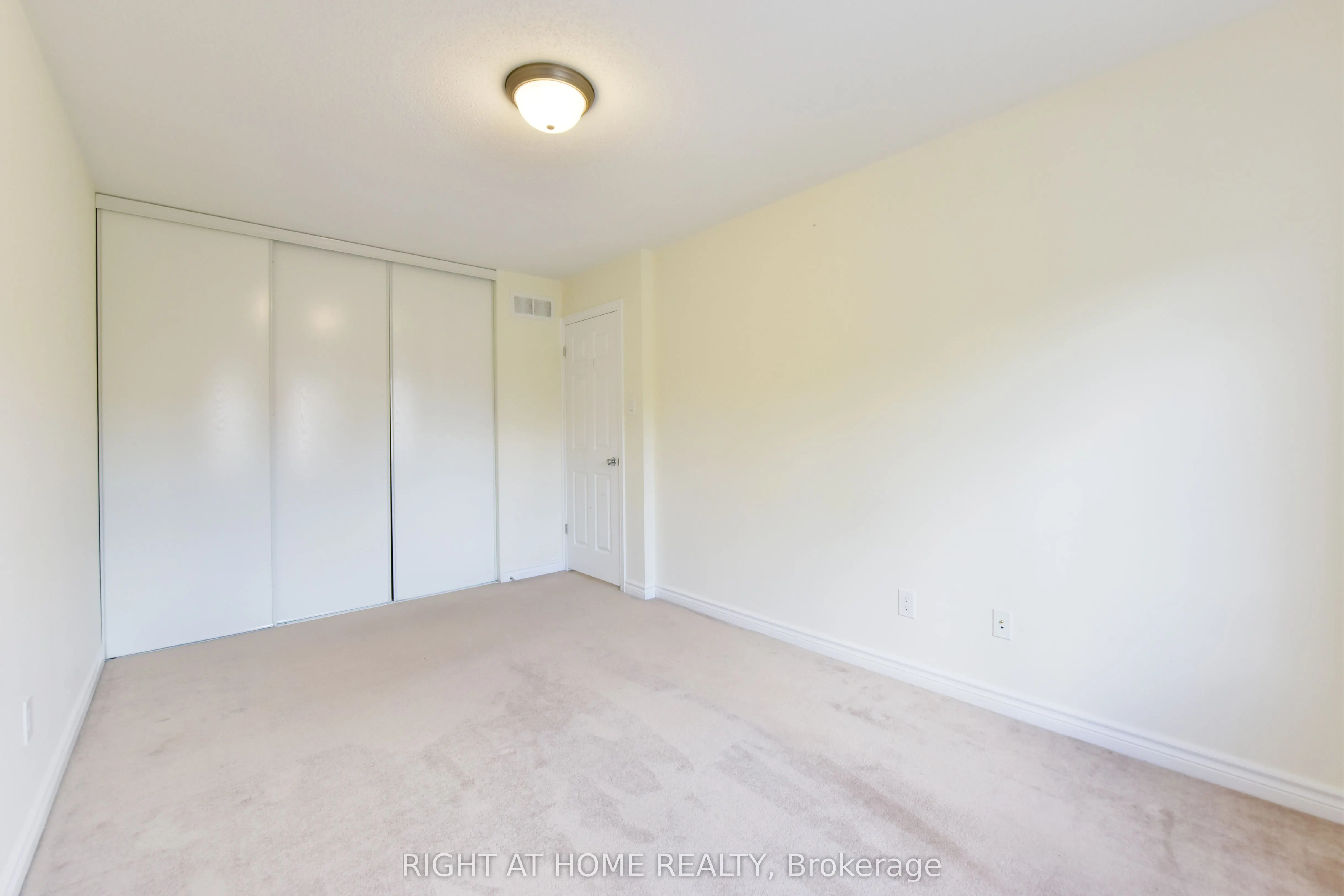 226 HUNTERBROOK Street
