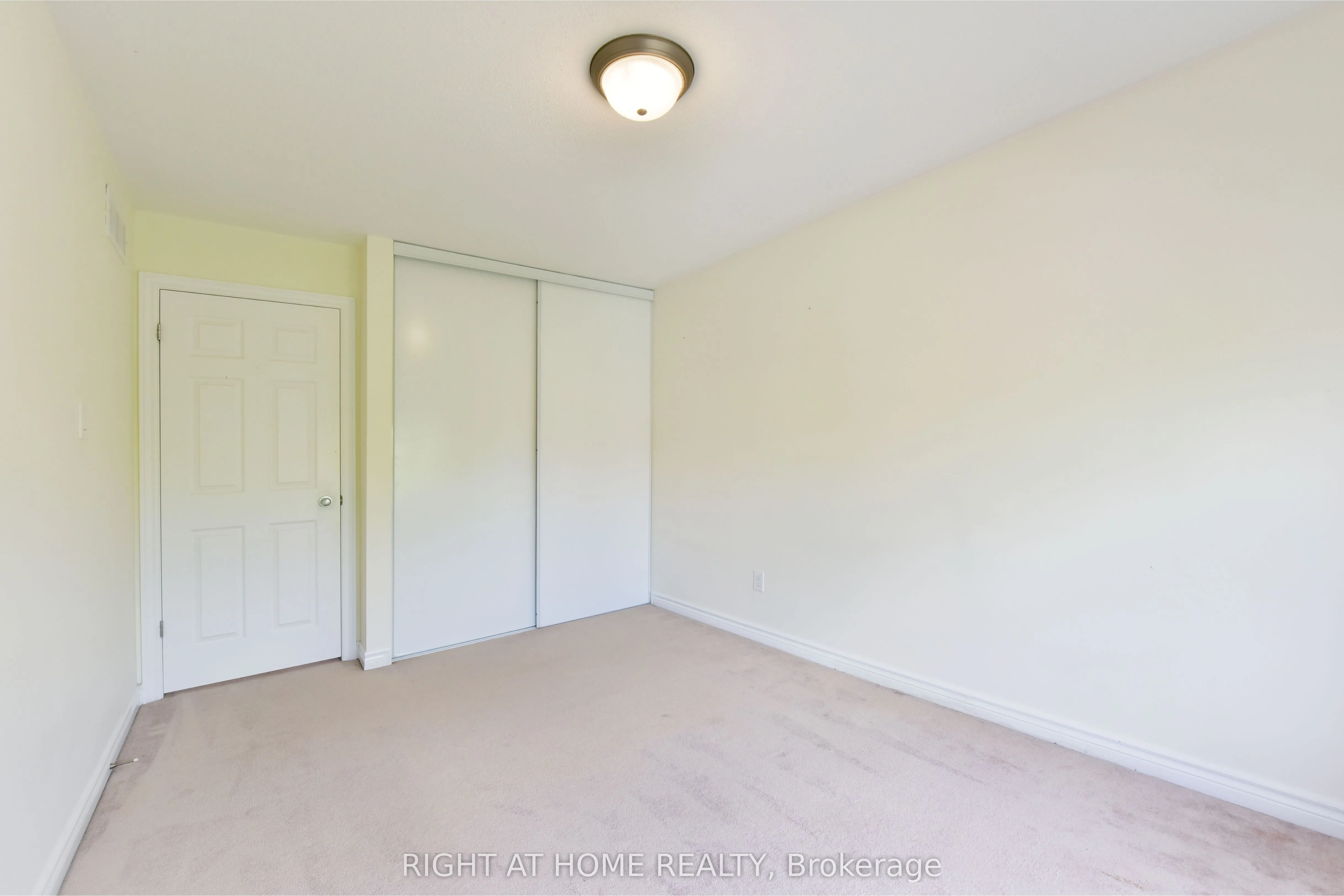 226 HUNTERBROOK Street