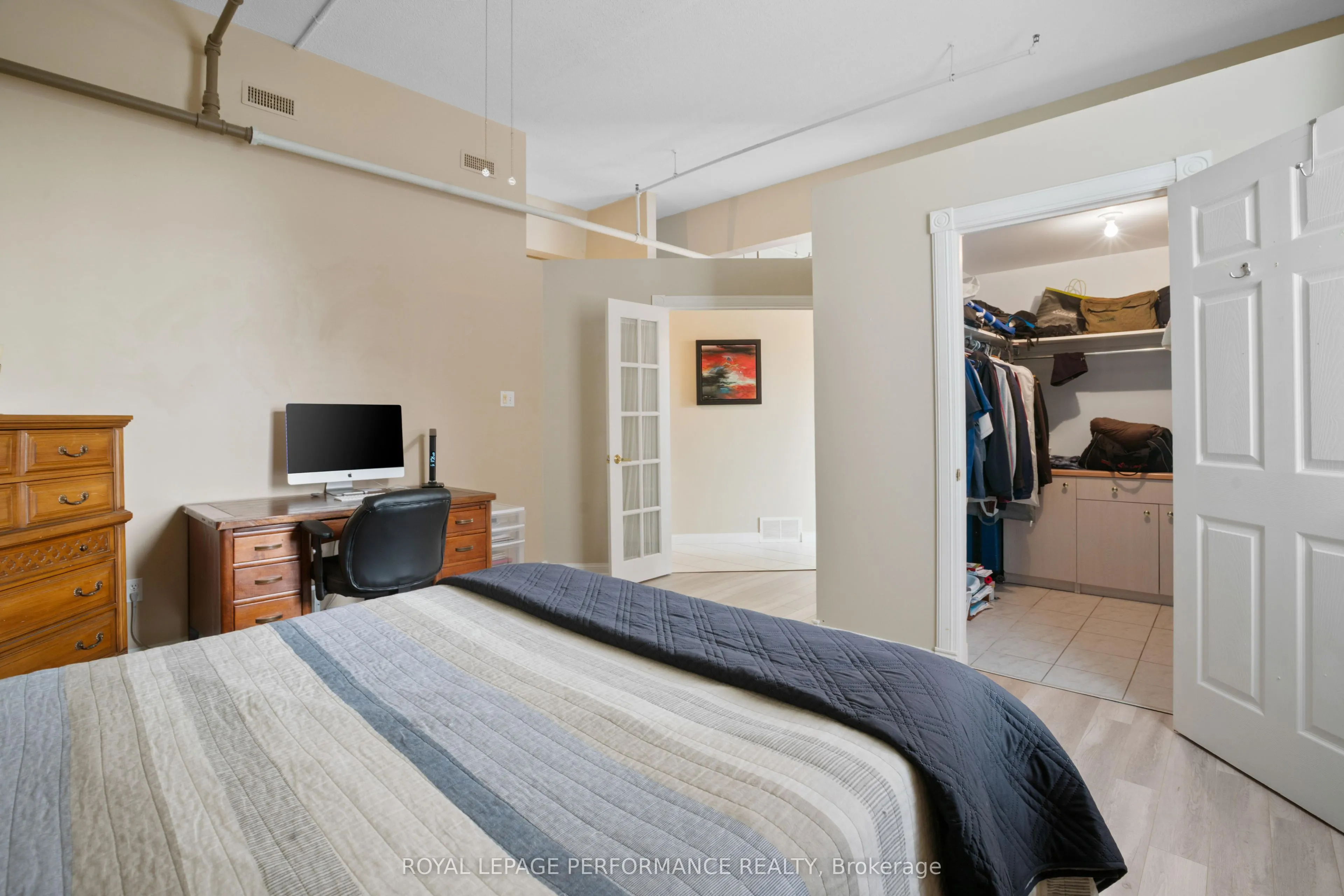 225 Main Street W, #304