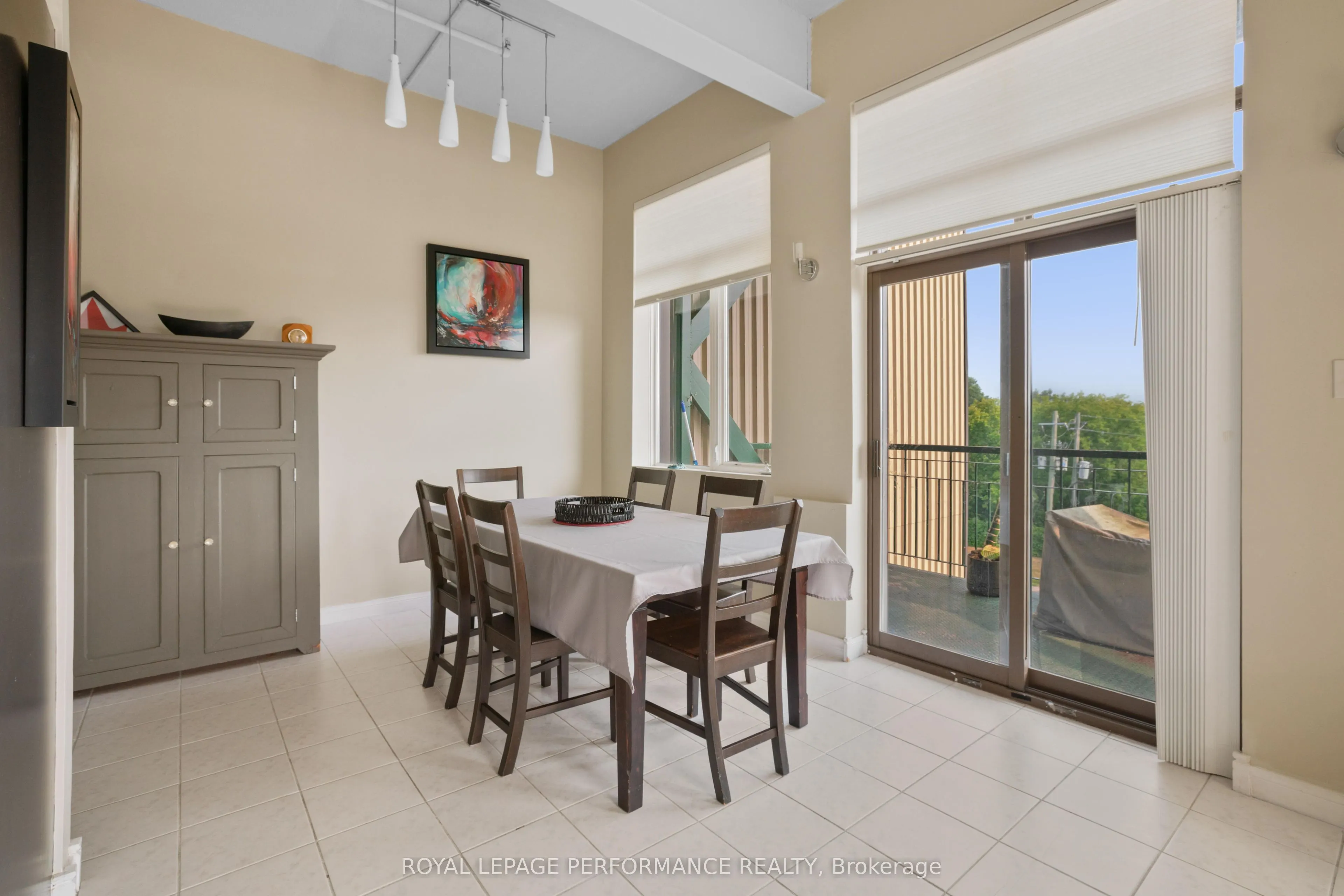 225 Main Street W, #304