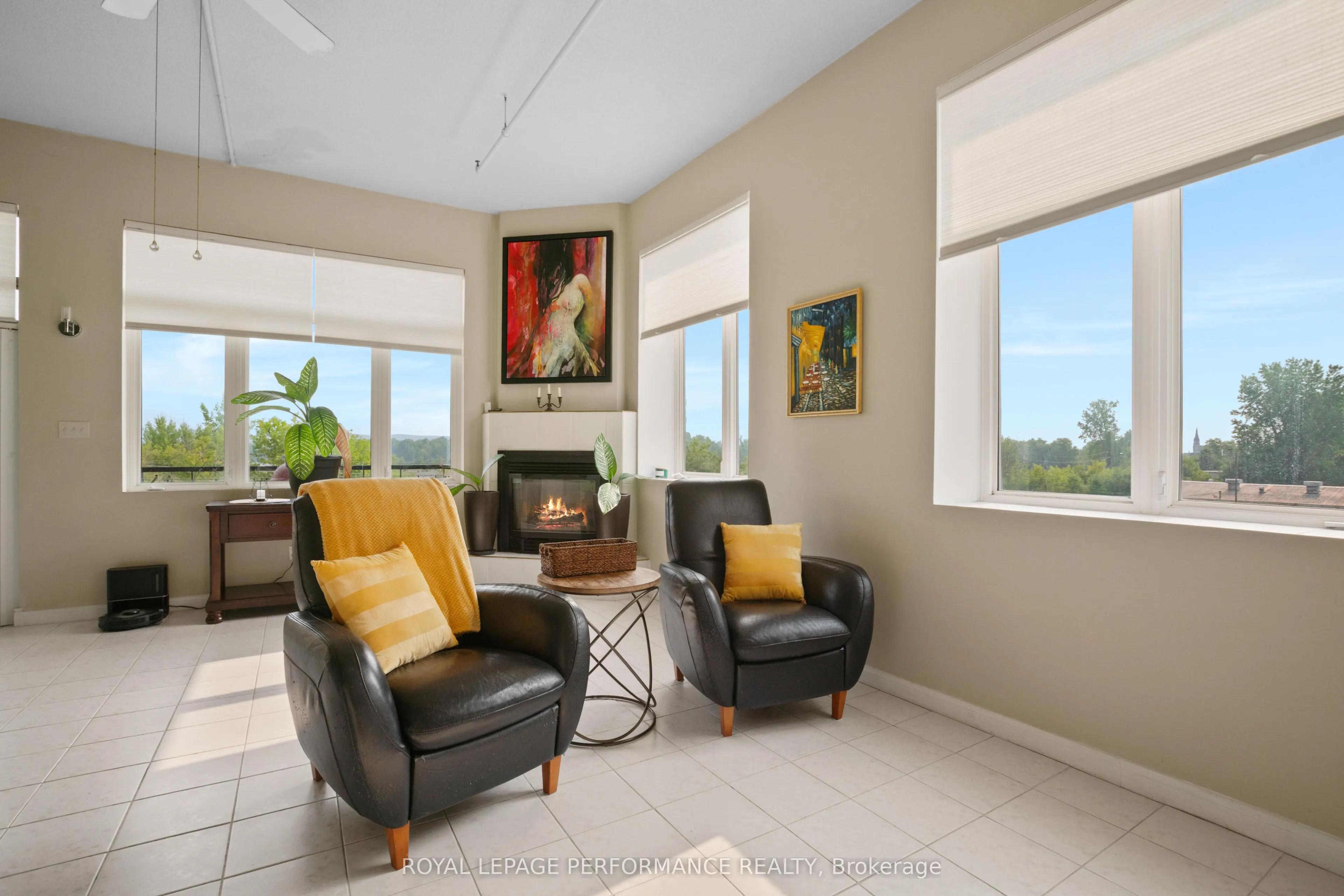 225 Main Street W, #304