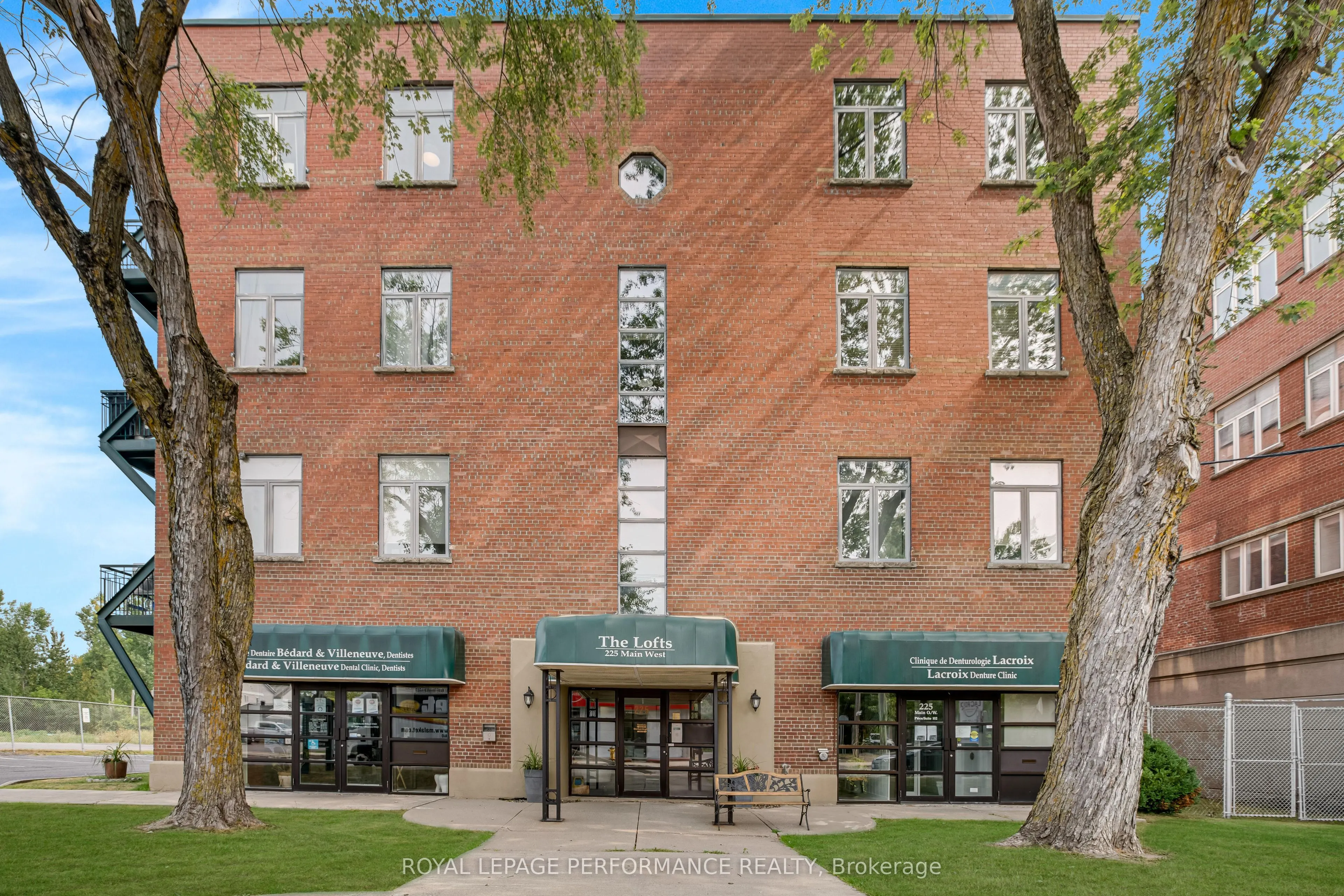 225 Main Street W, #304