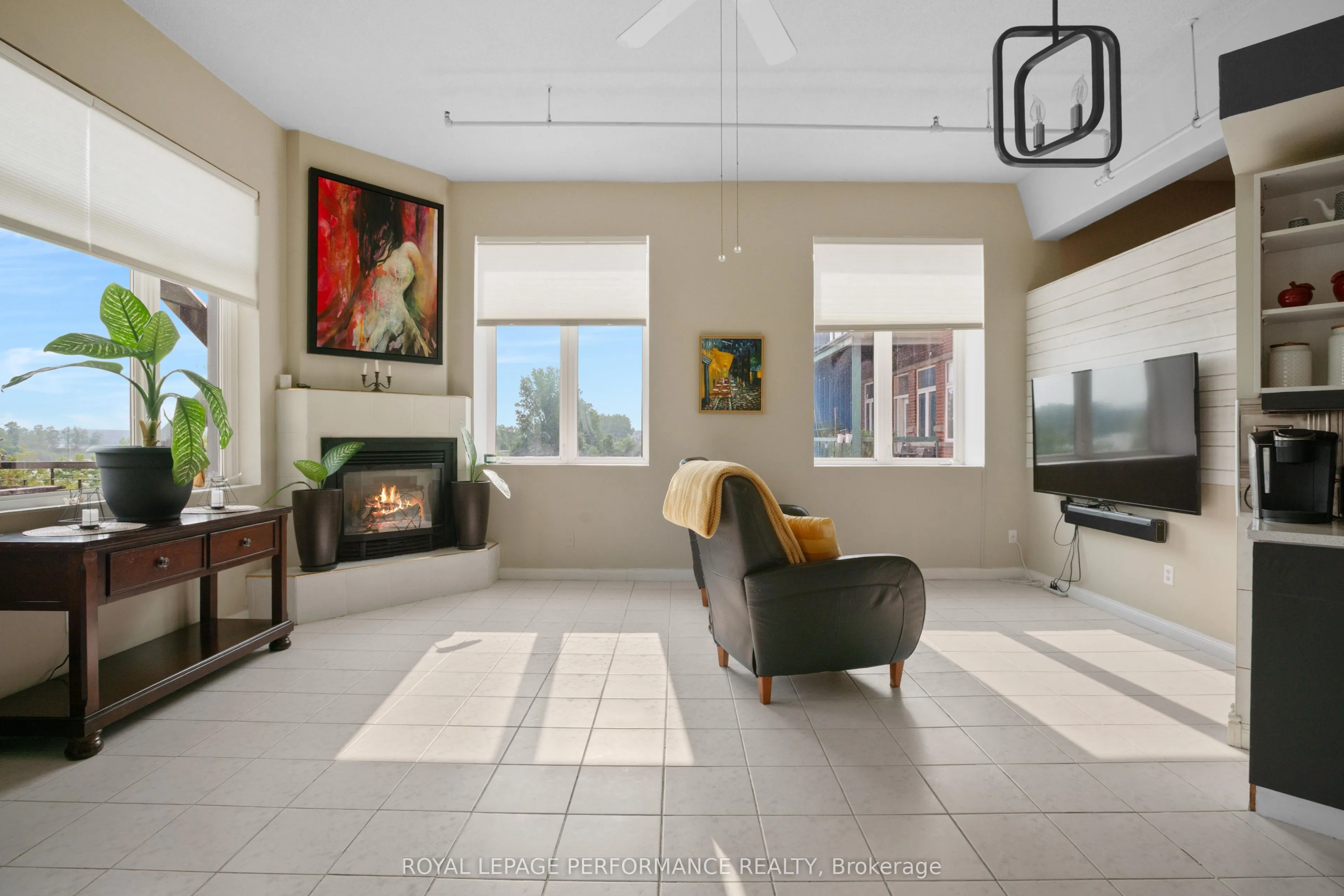 225 Main Street W, #304