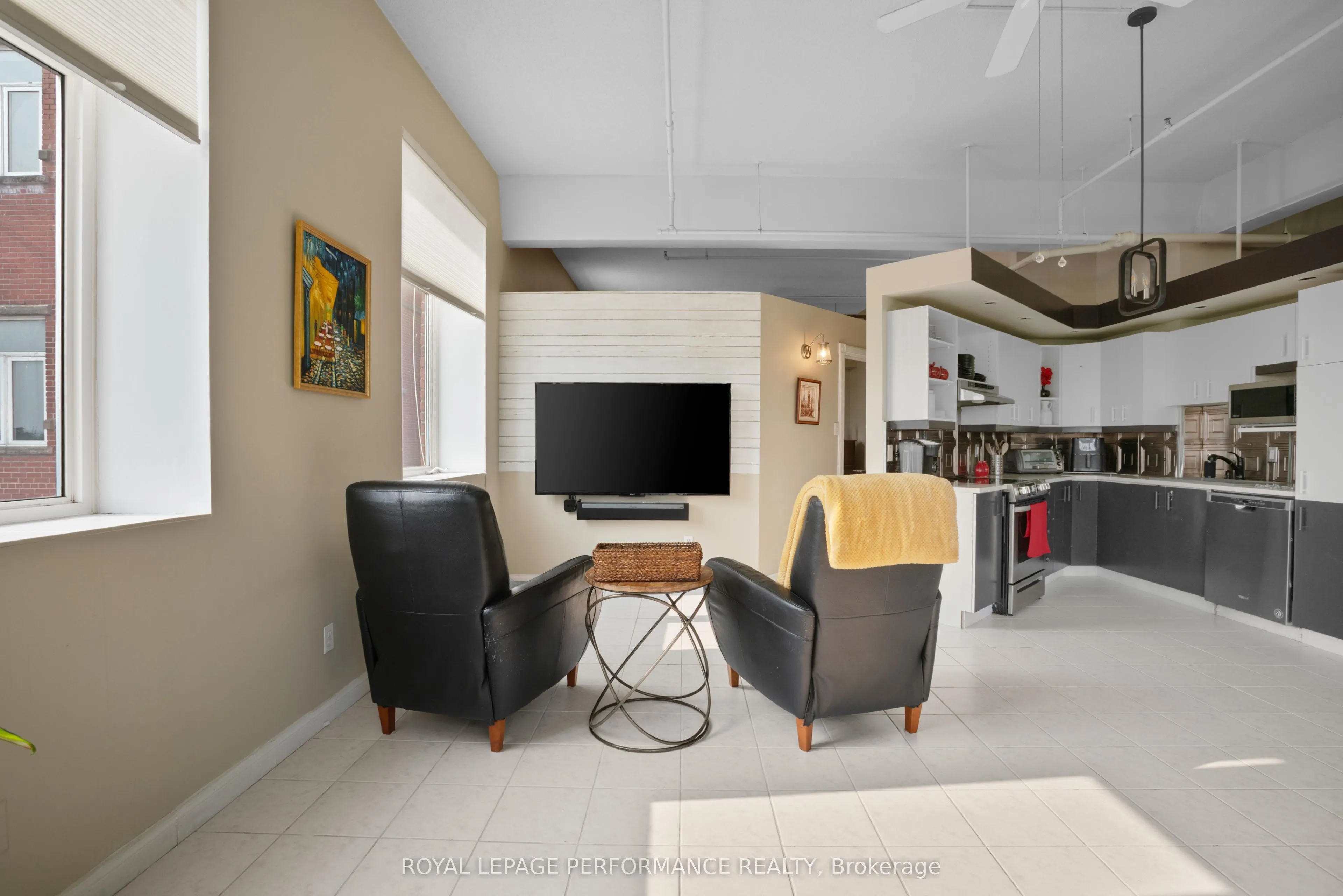 225 Main Street W, #304