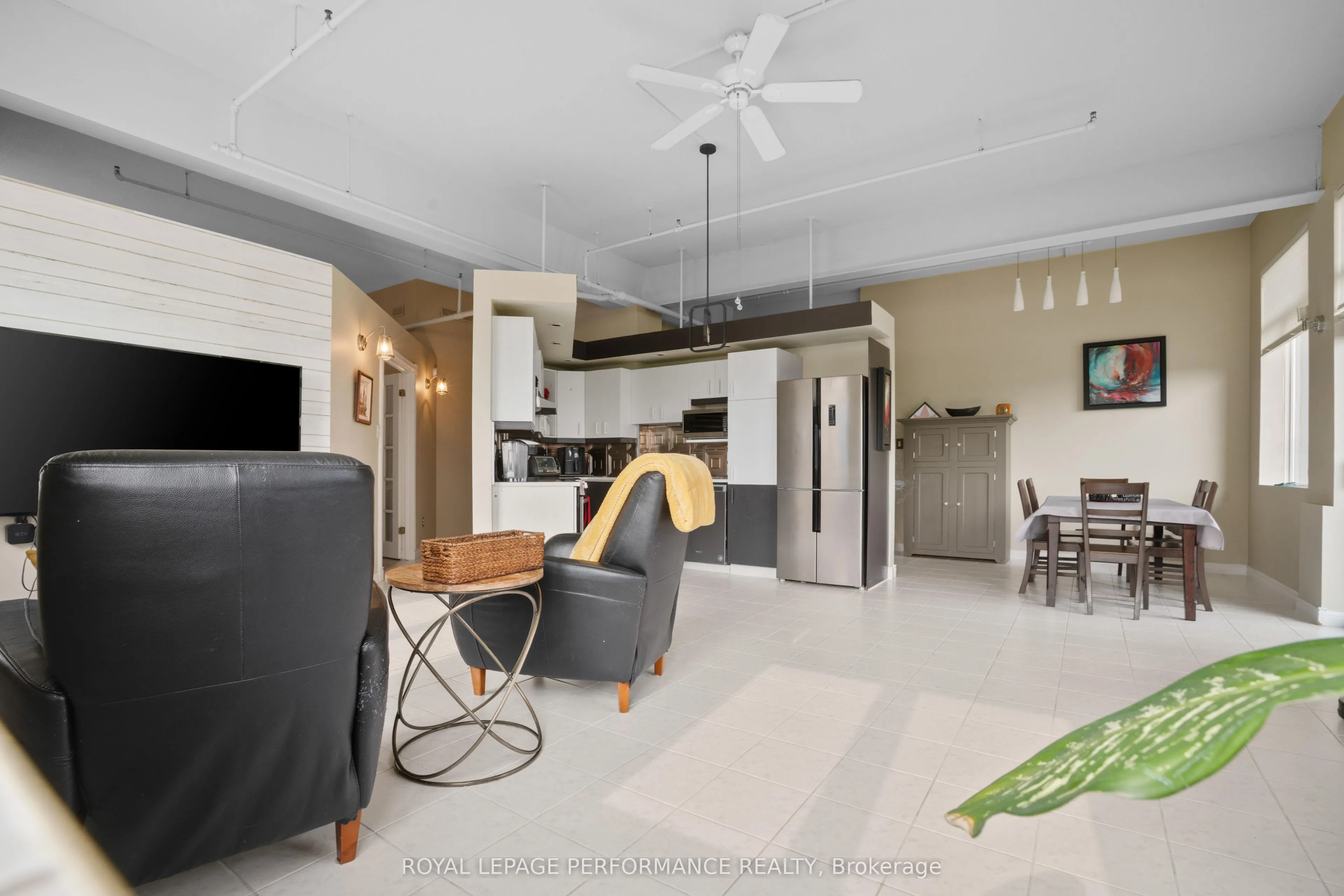 225 Main Street W, #304