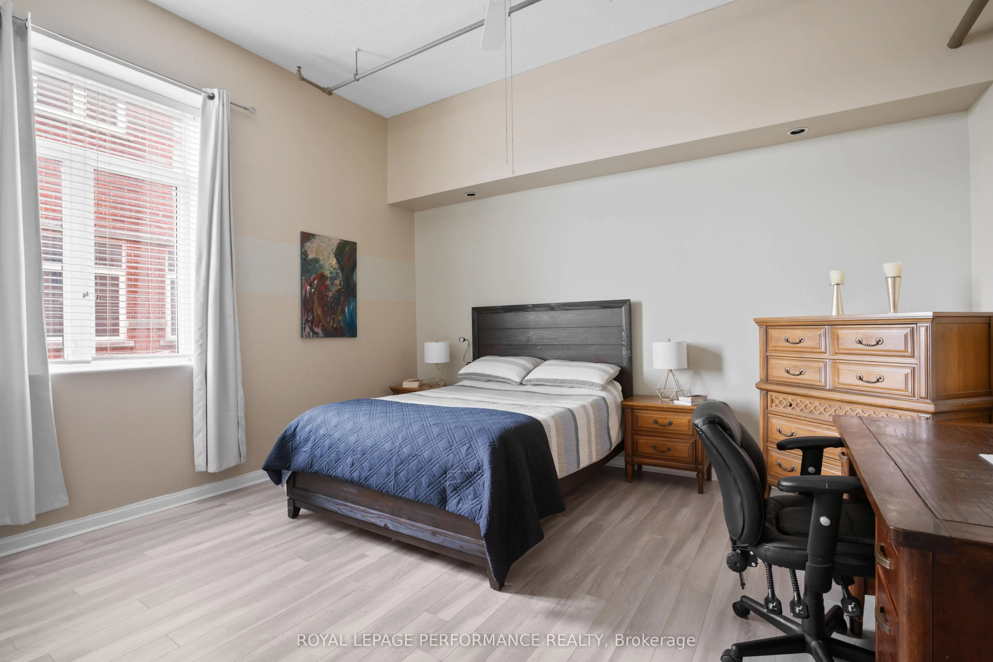 225 Main Street W, #304