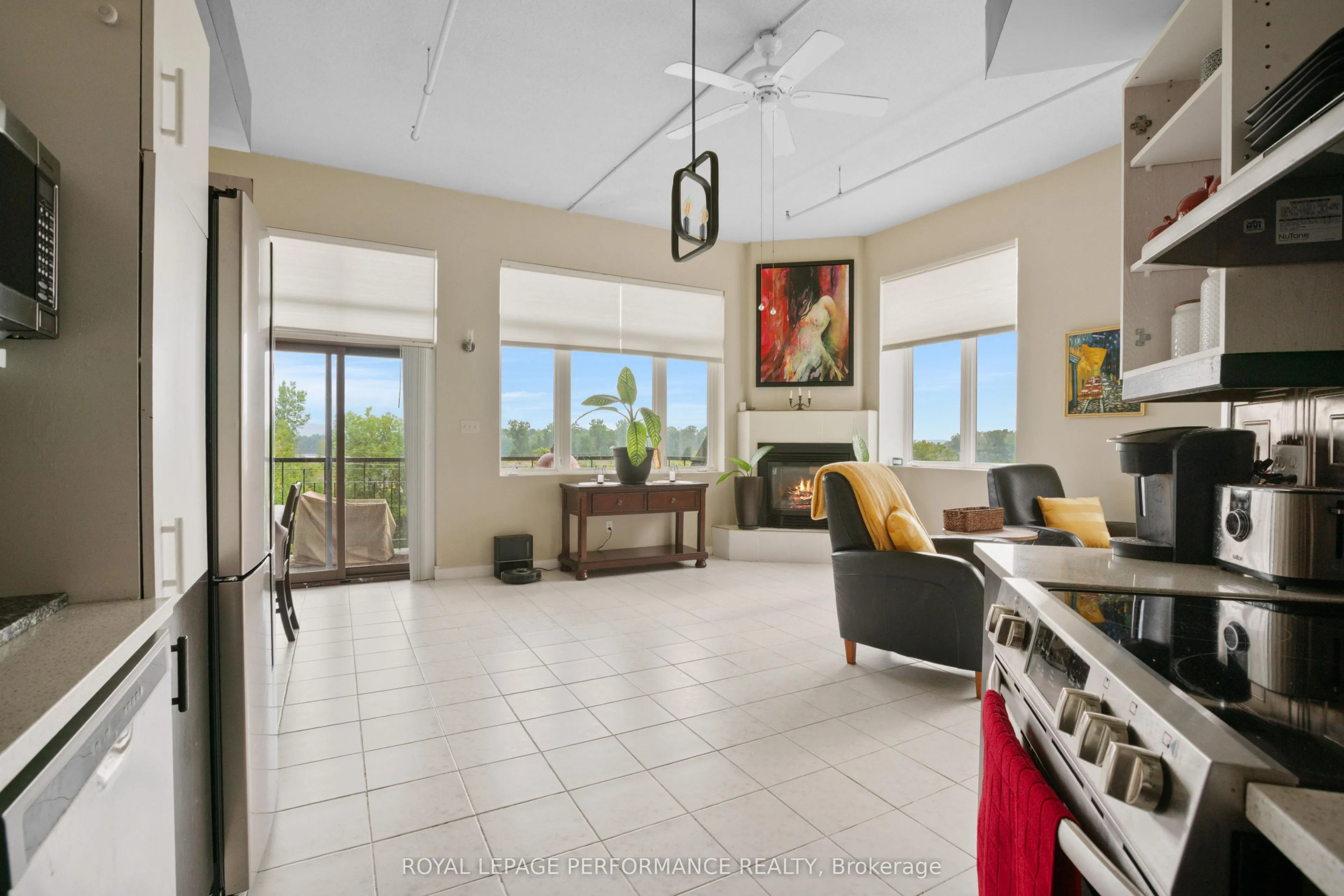 225 Main Street W, #304