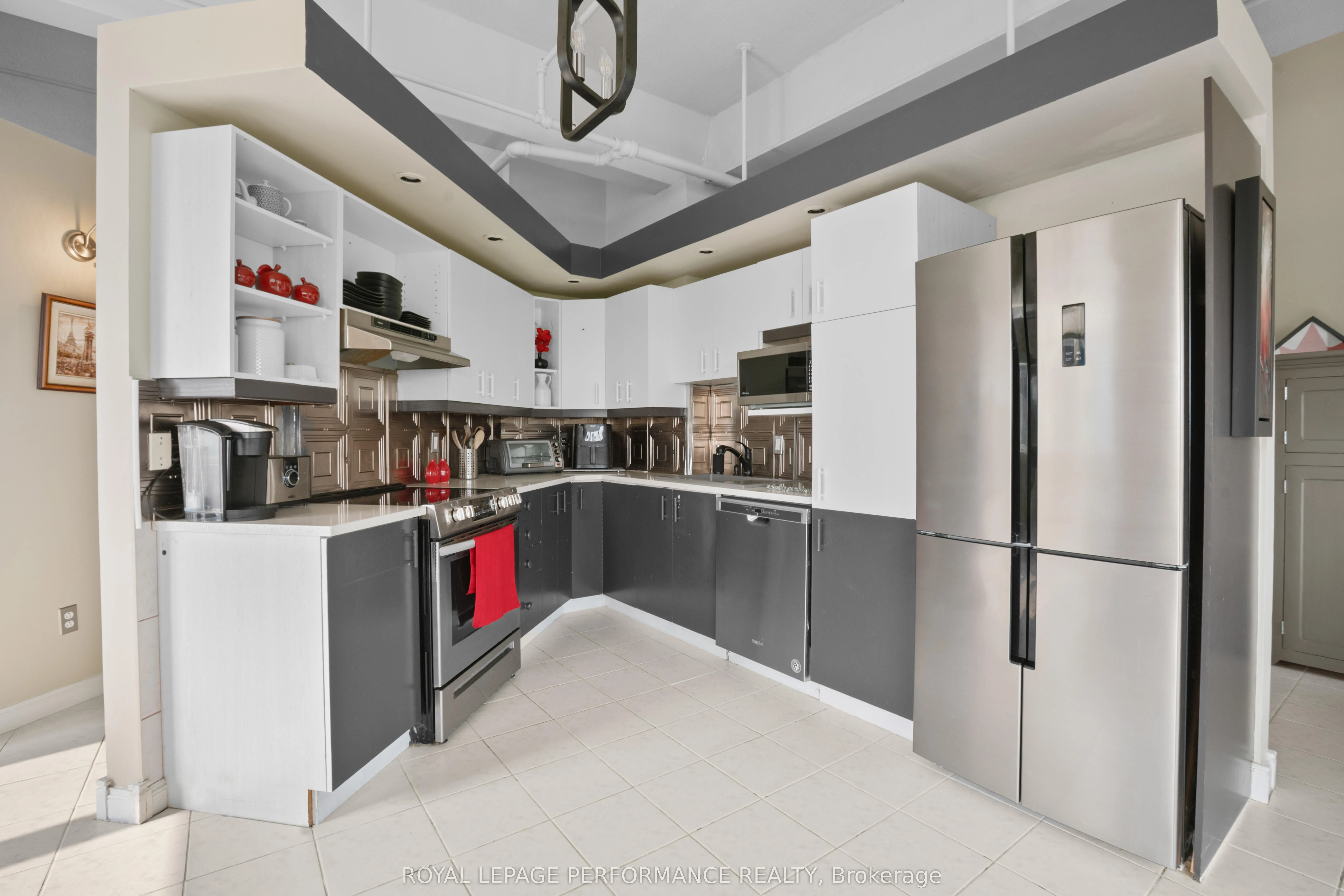 225 Main Street W, #304