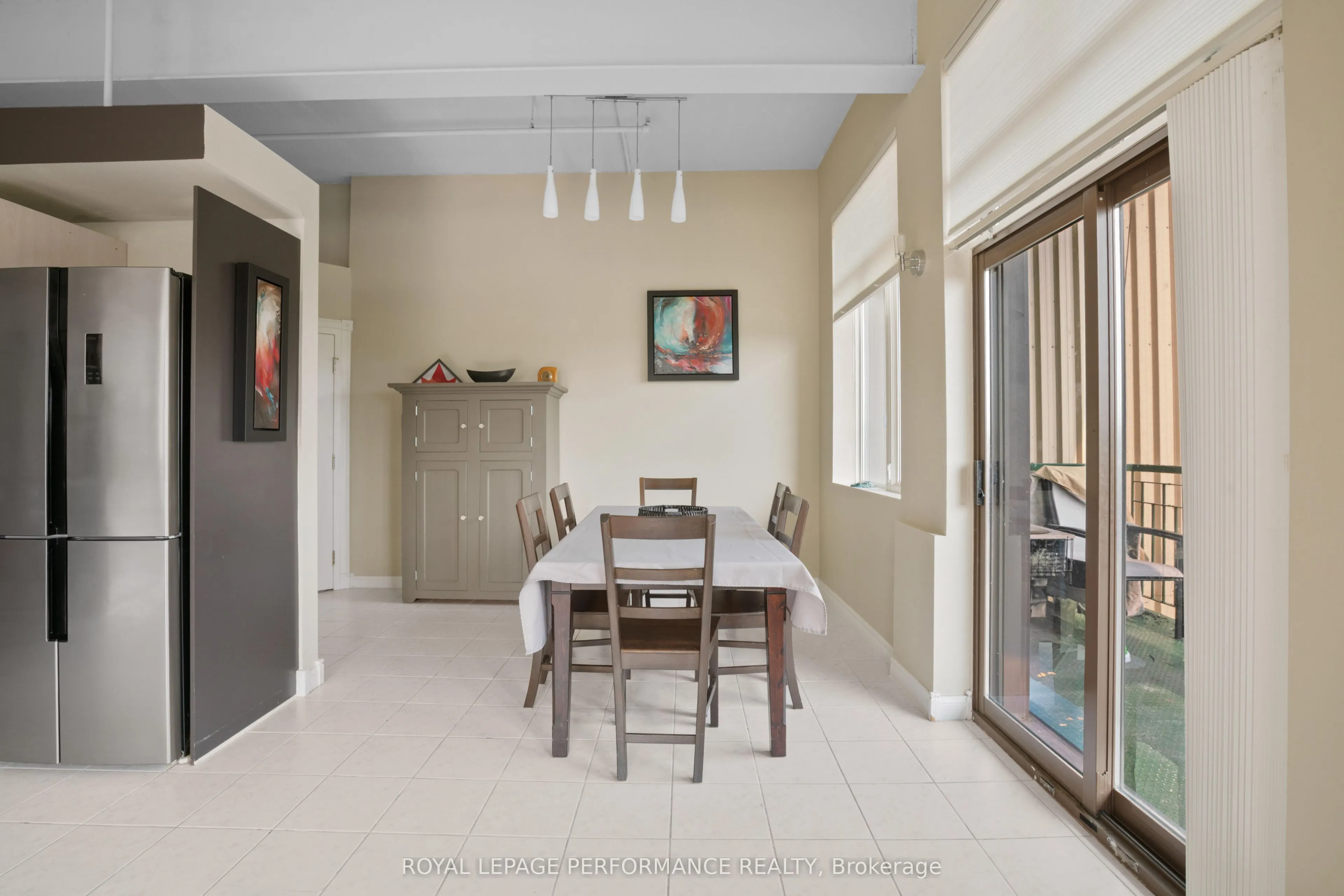225 Main Street W, #304