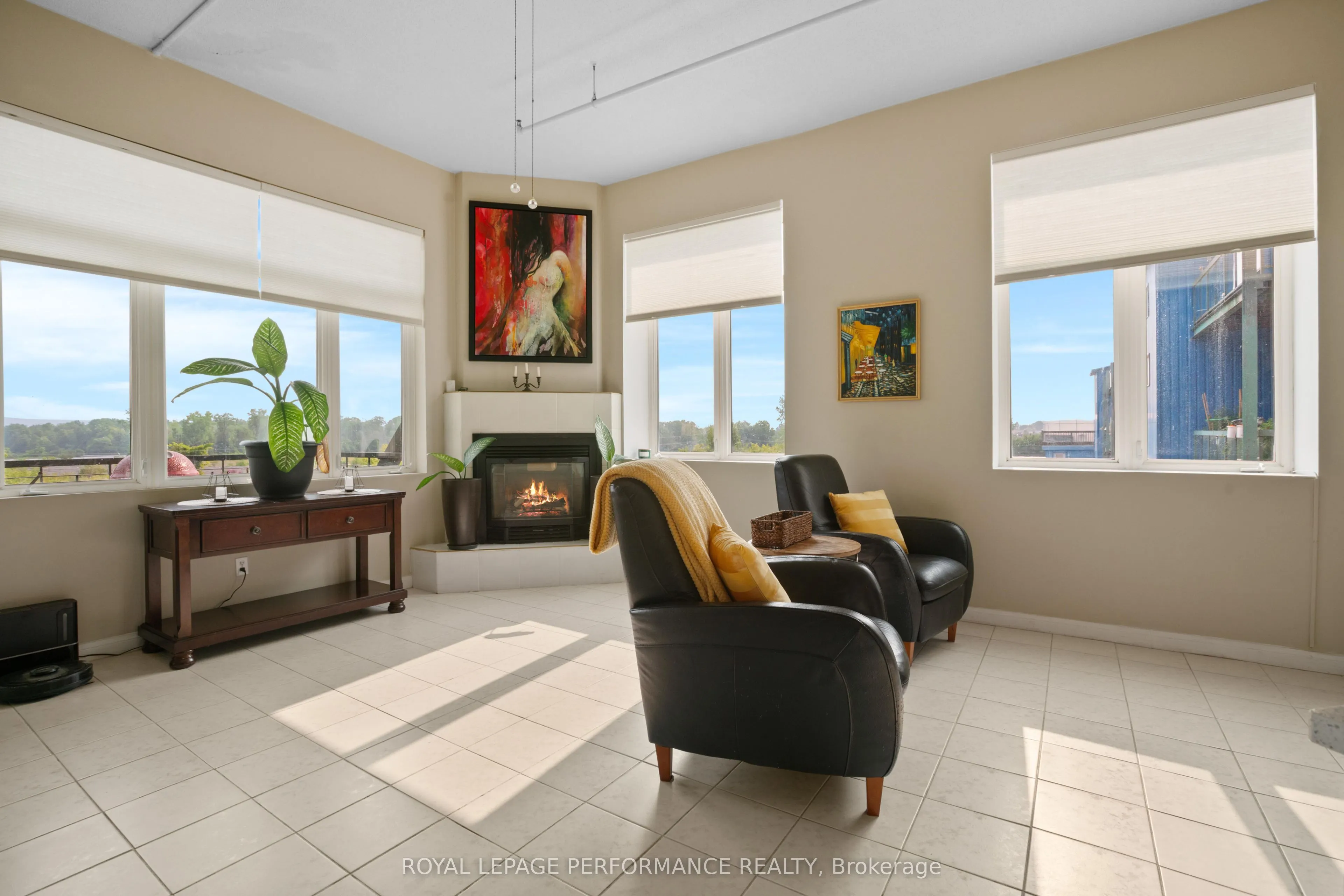225 Main Street W, #304