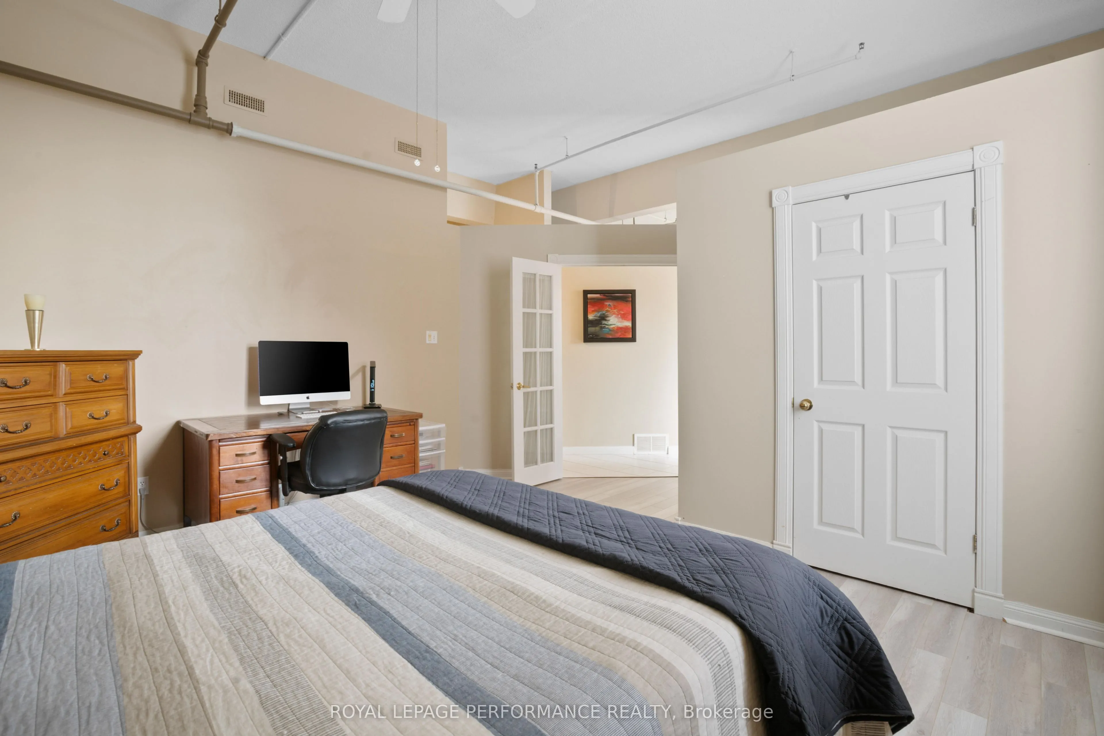 225 Main Street W, #304