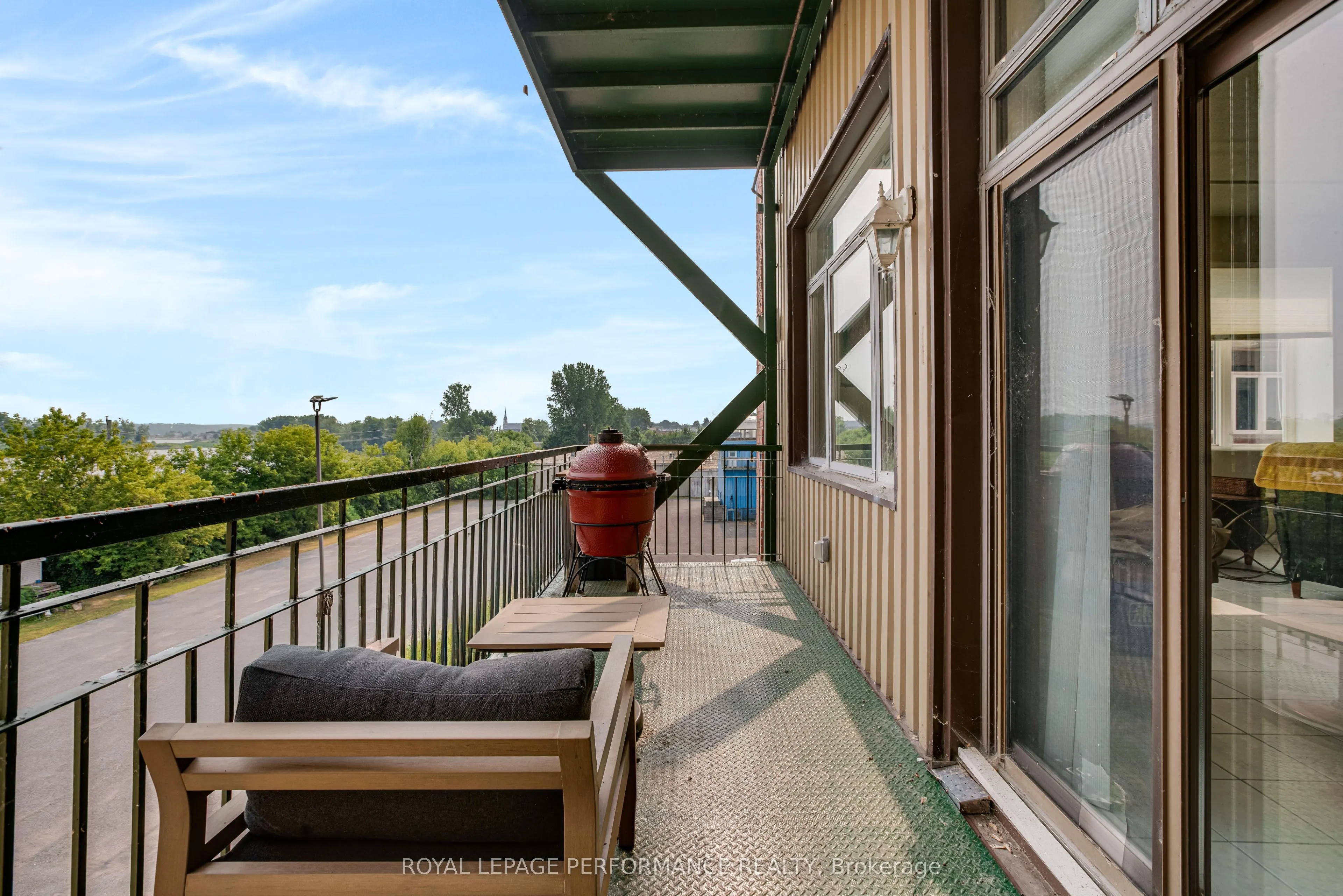 225 Main Street W, #304