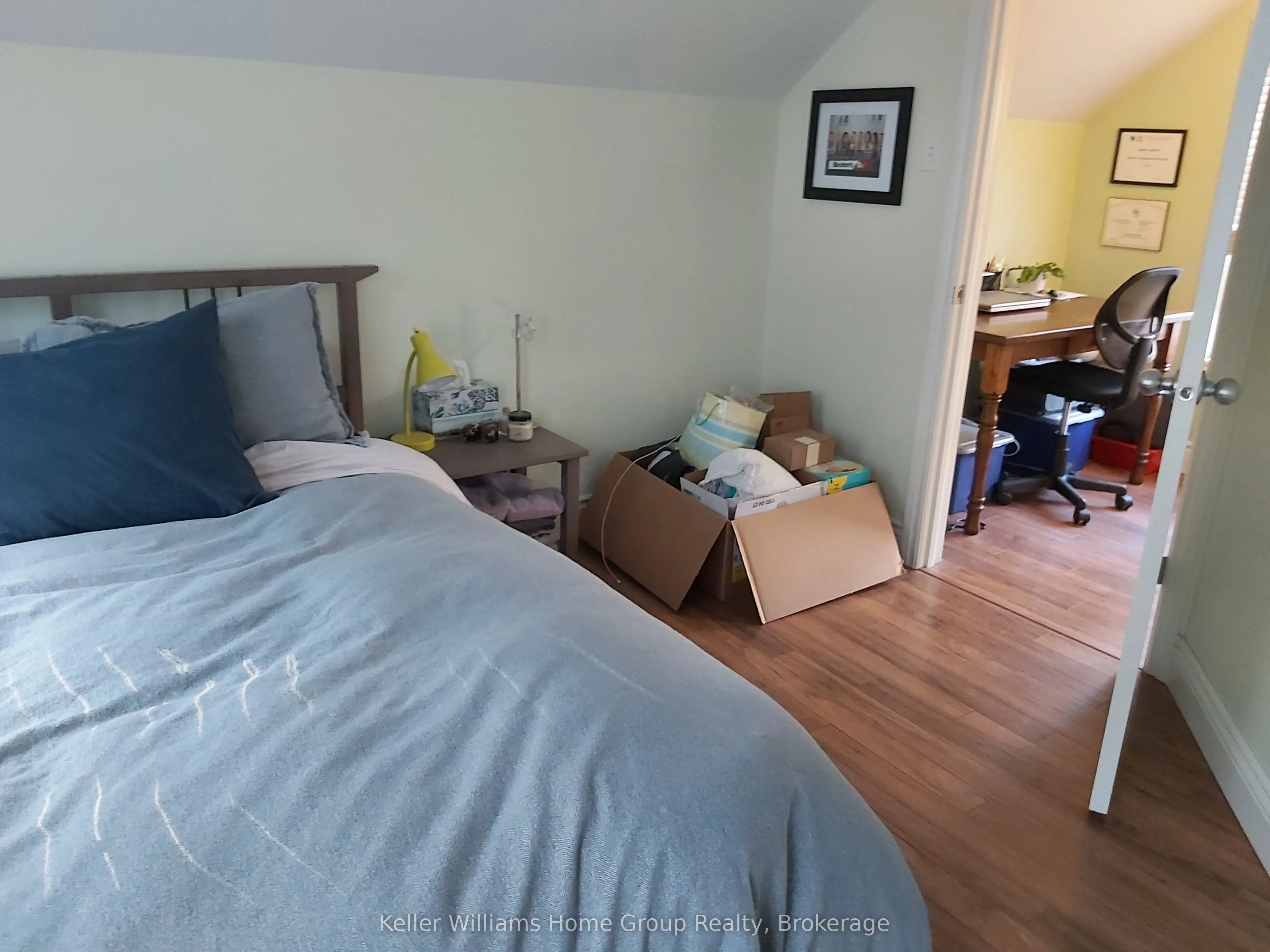 112 Surrey Street E