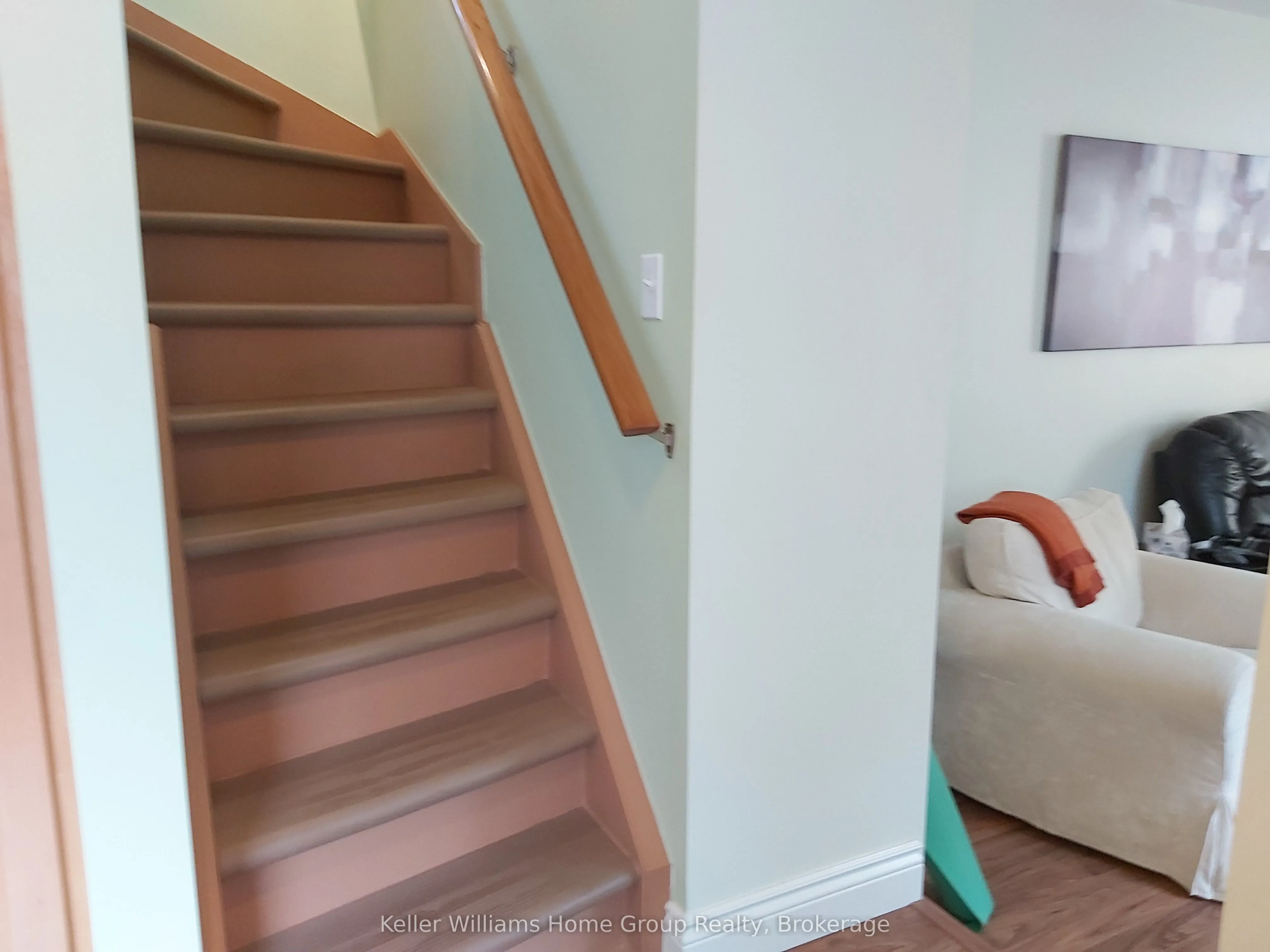 112 Surrey Street E
