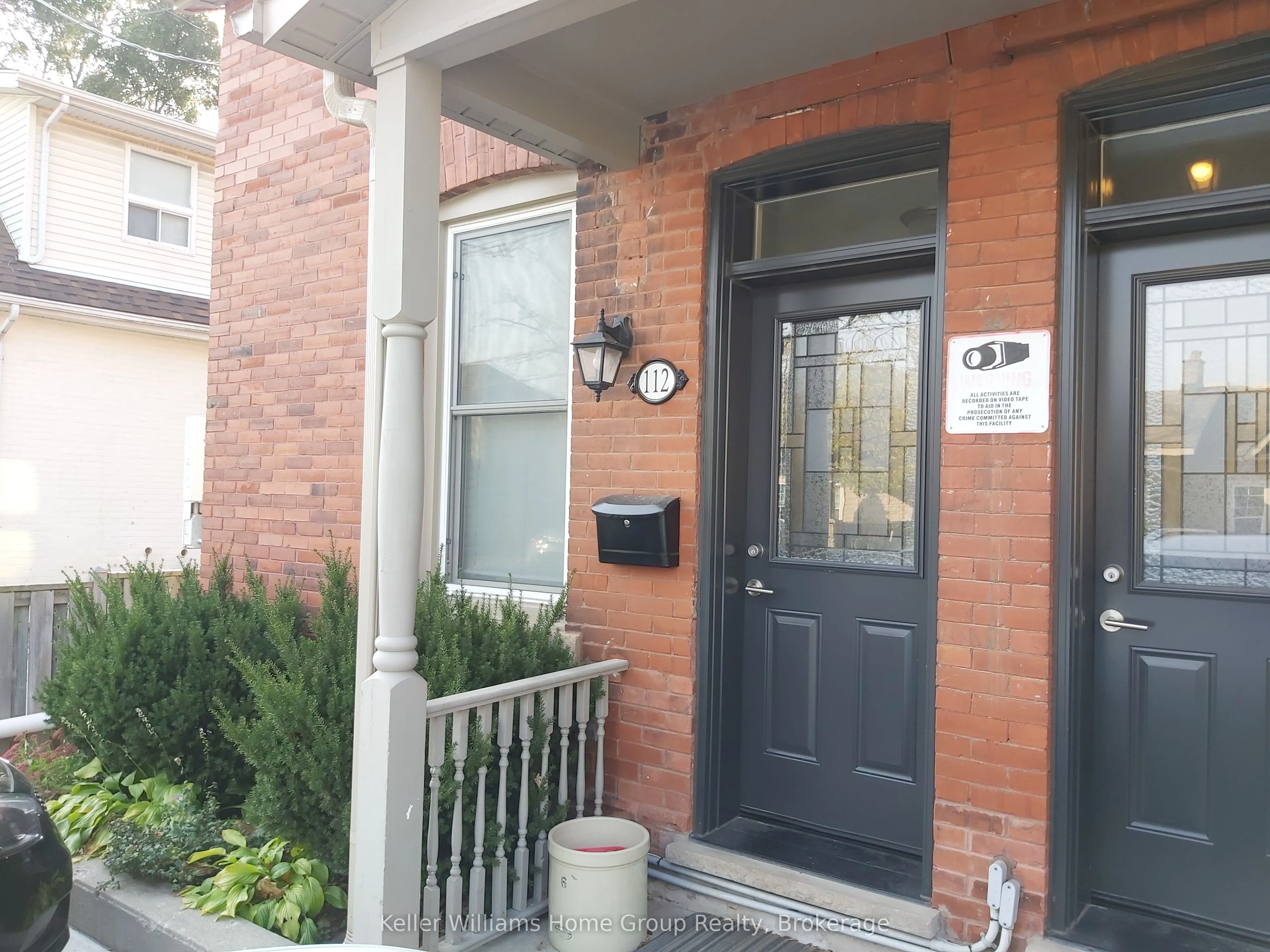 112 Surrey Street E