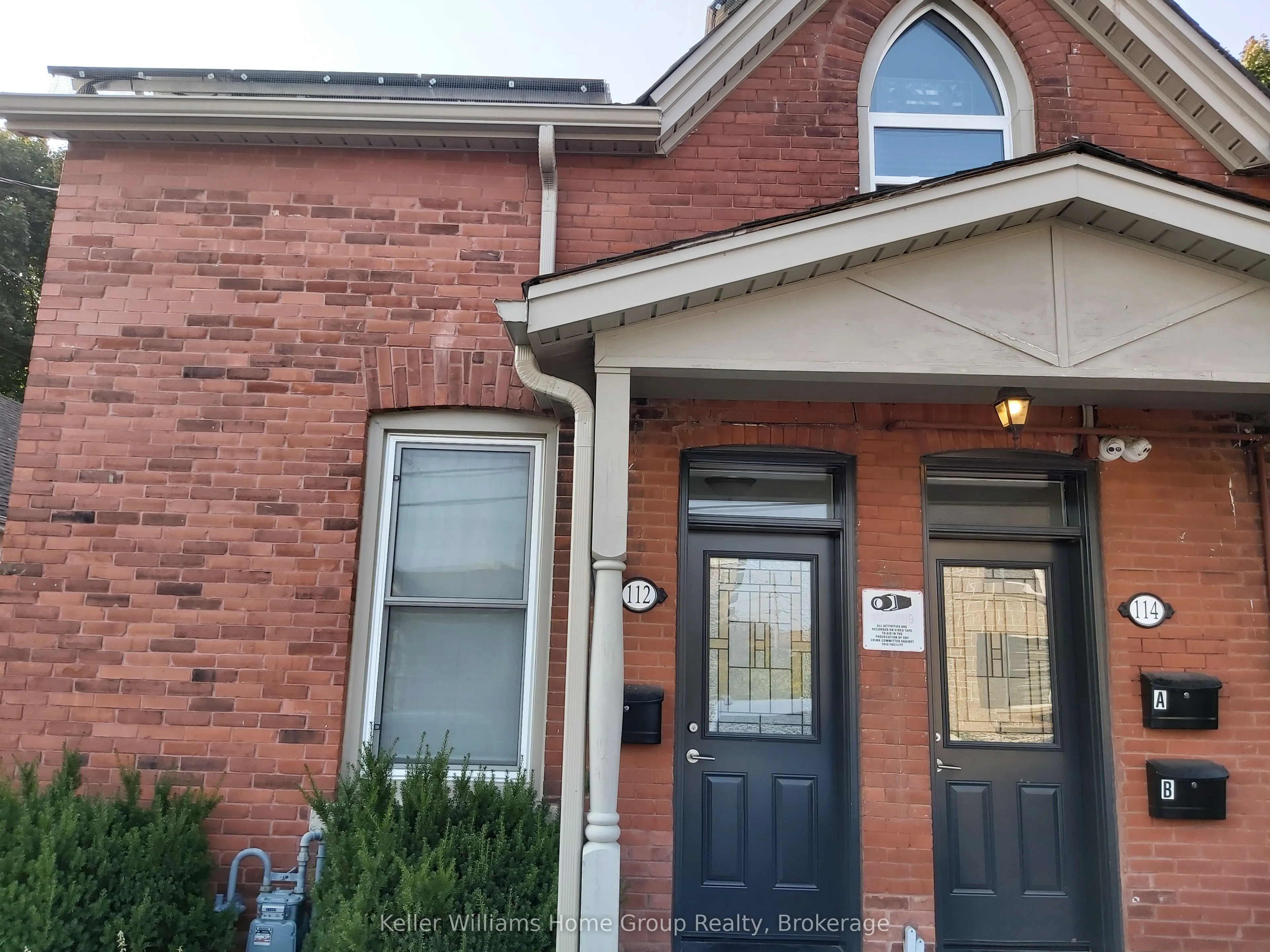 112 Surrey Street E