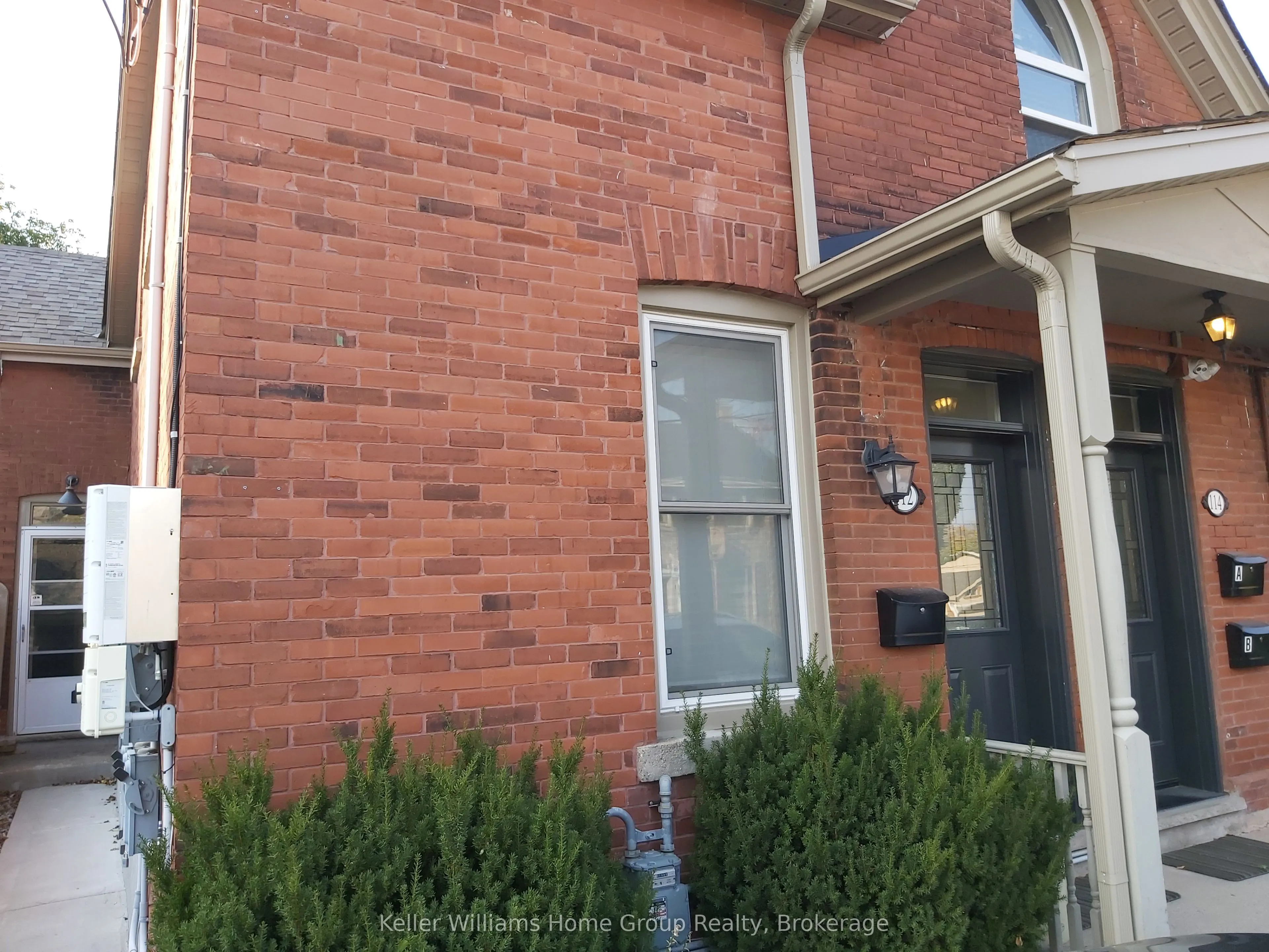 112 Surrey Street E