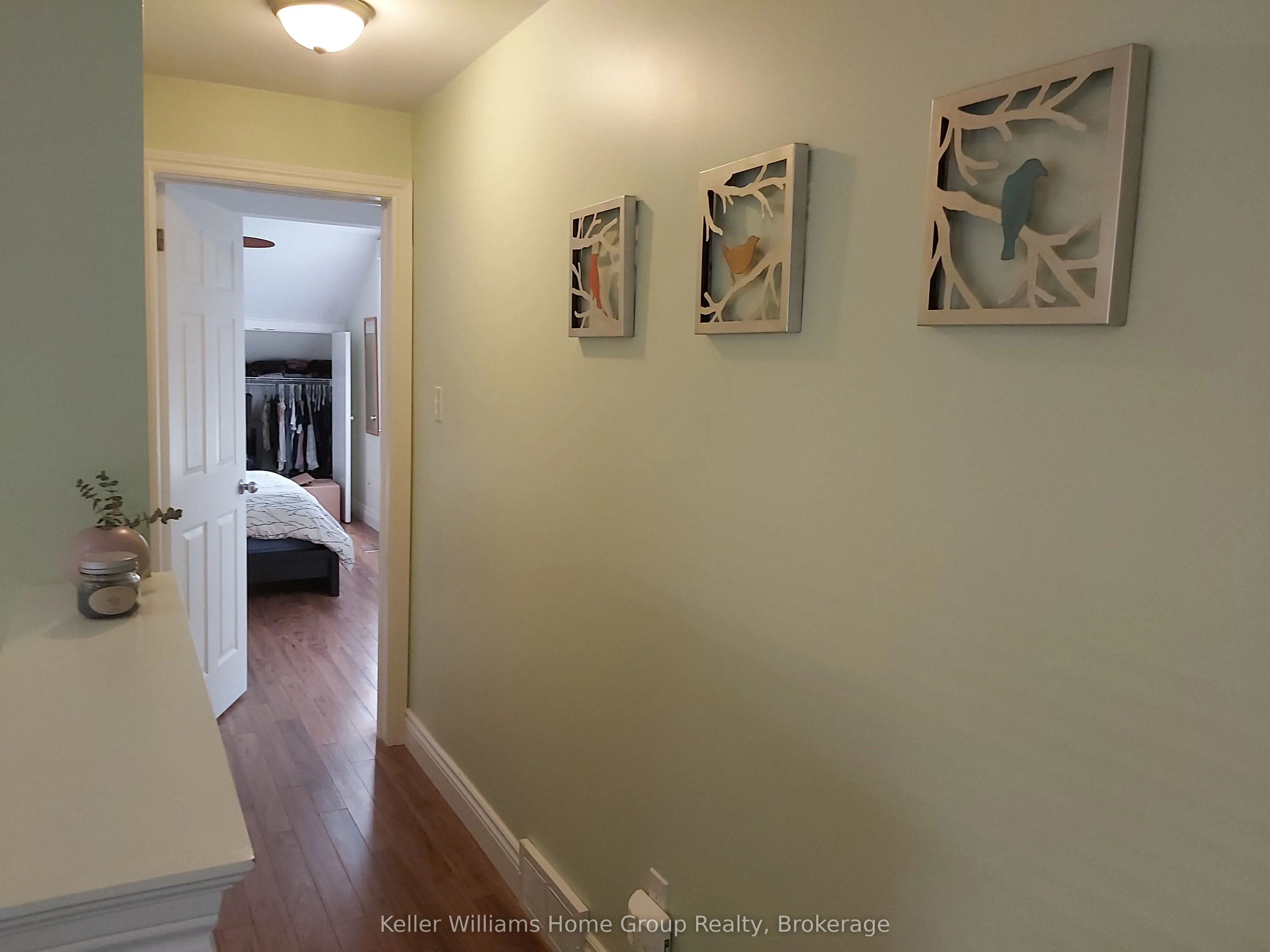 112 Surrey Street E