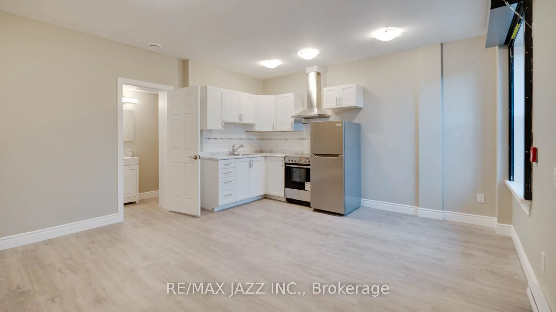144 King Street W